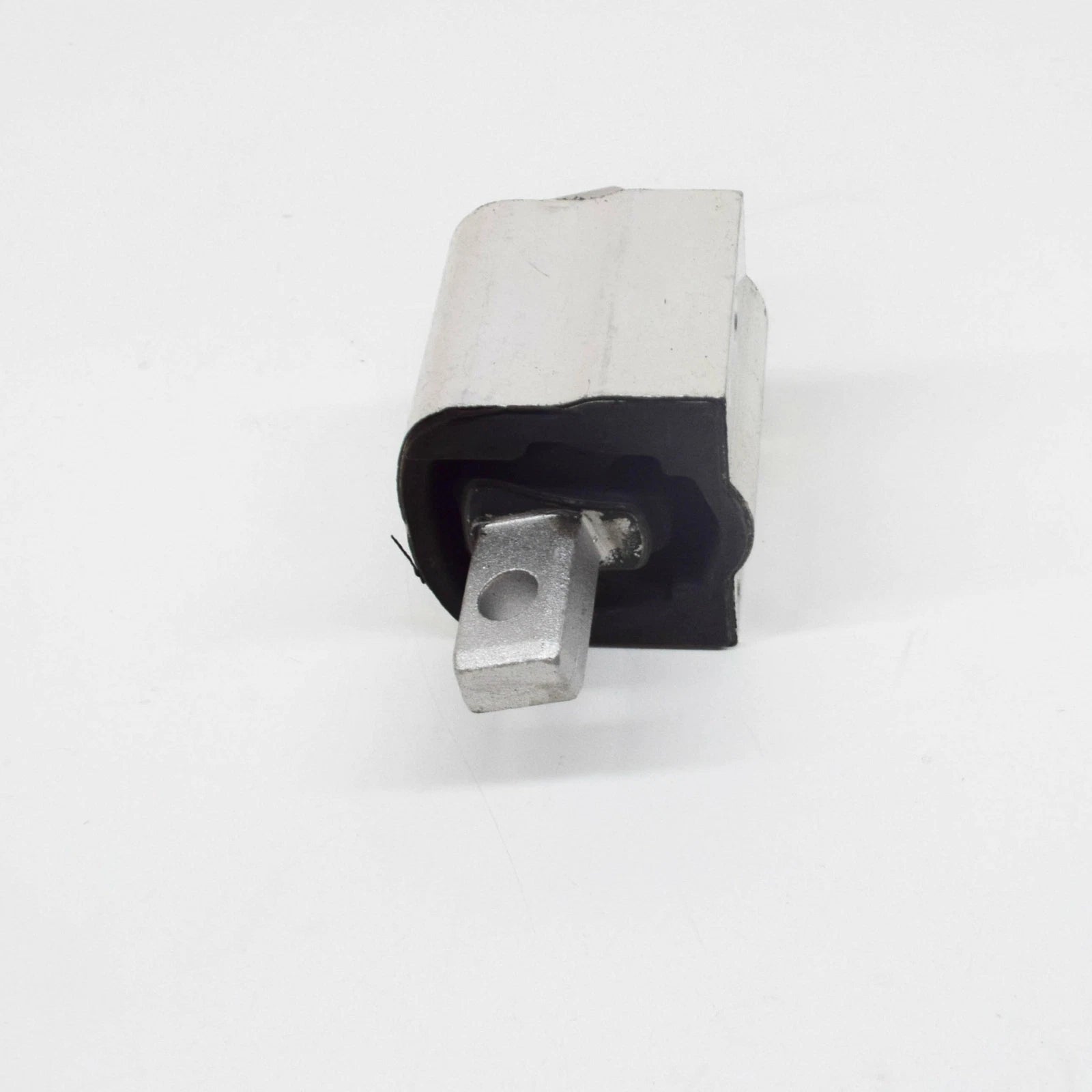 NEW MERCEDES-BENZ E W212 REAR ENGINE SUPPORT A2122401618