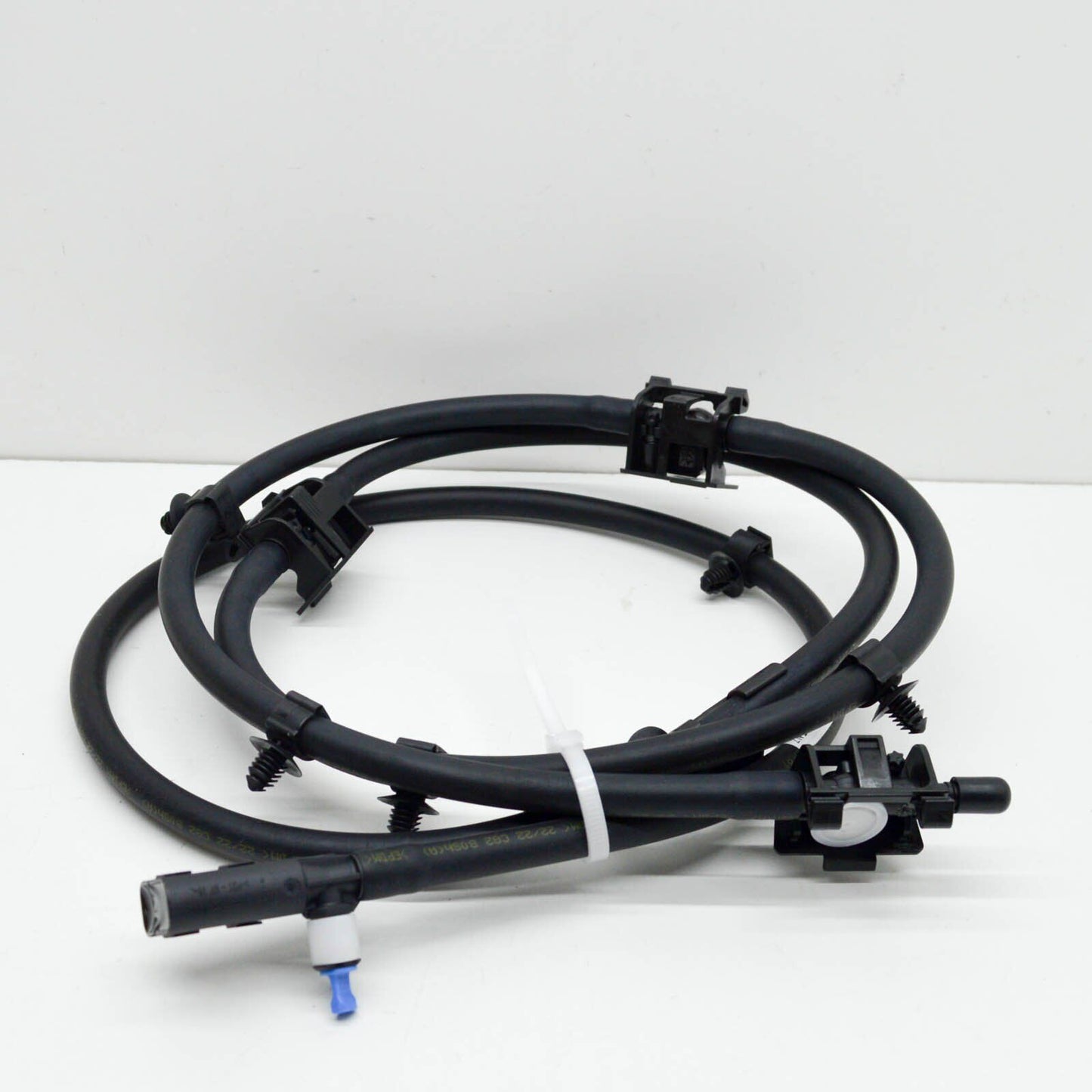 NEW MB E W213 WINDSHIELD WASHER HOSE LINE WITH NOZZLE A2138609000 ORIGINAL