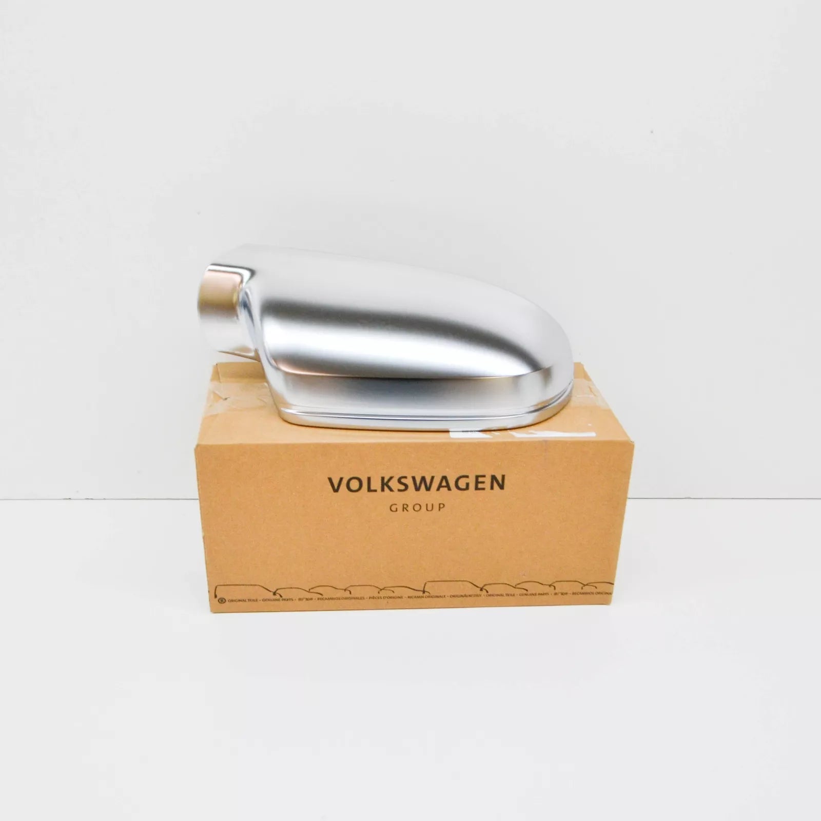 NEW AUDI A3 S3 FRONT RIGHT DOOR MIRROR CAP COVER 8F0857528A 3Q7 ORIGINAL