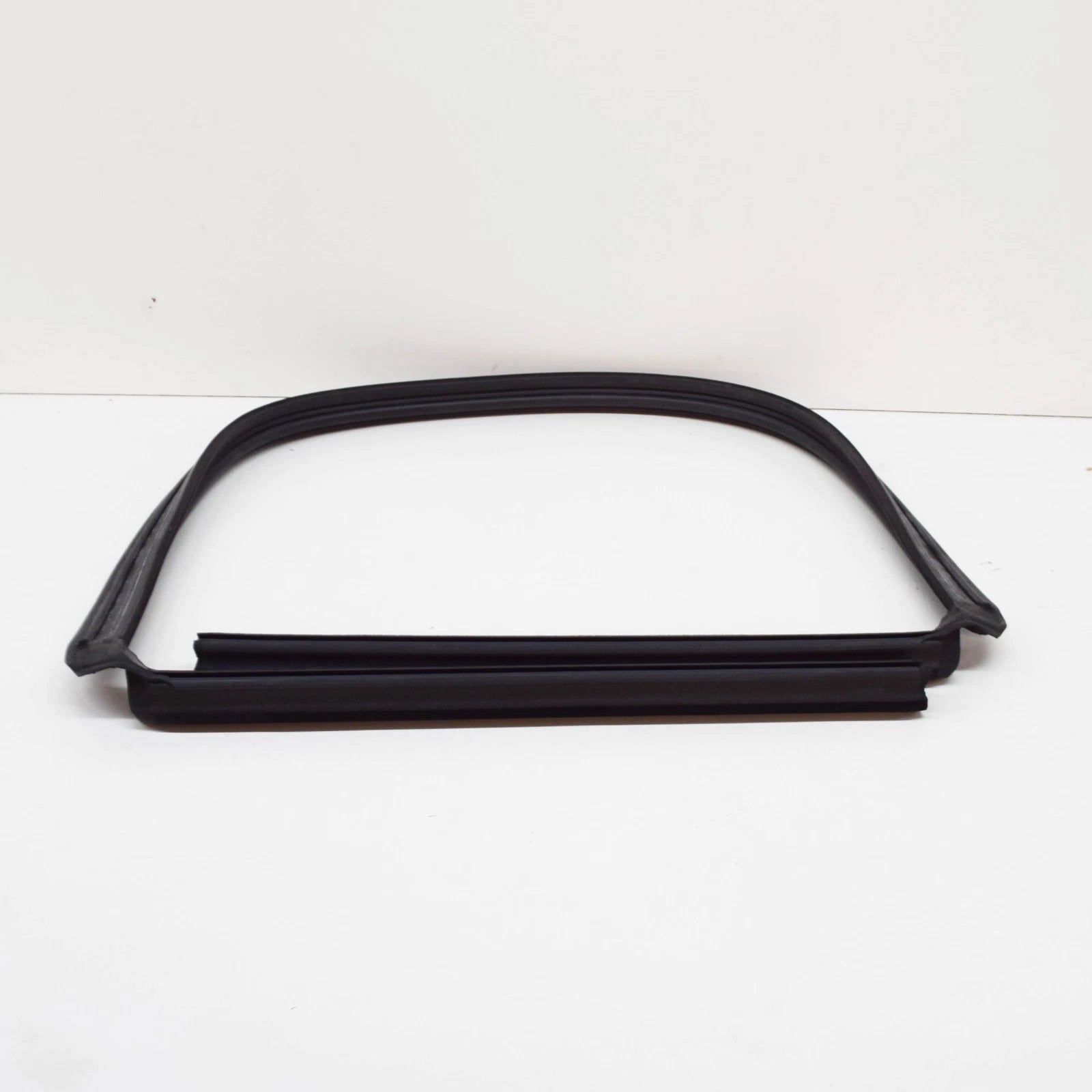 NEW BMW 3 E30 CONVERTIBLE TOP RUBBER SEAL 54318100908 8100908 ORIGINAL