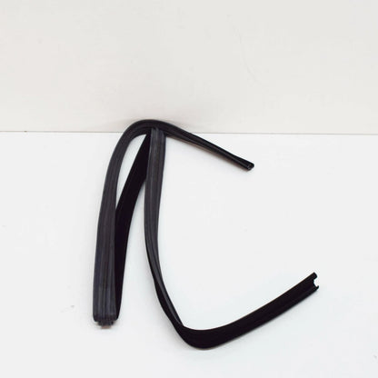 NEW MERCEDES-BENZ SALOON W123 REAR DOOR WINDOW RUN A1237350125