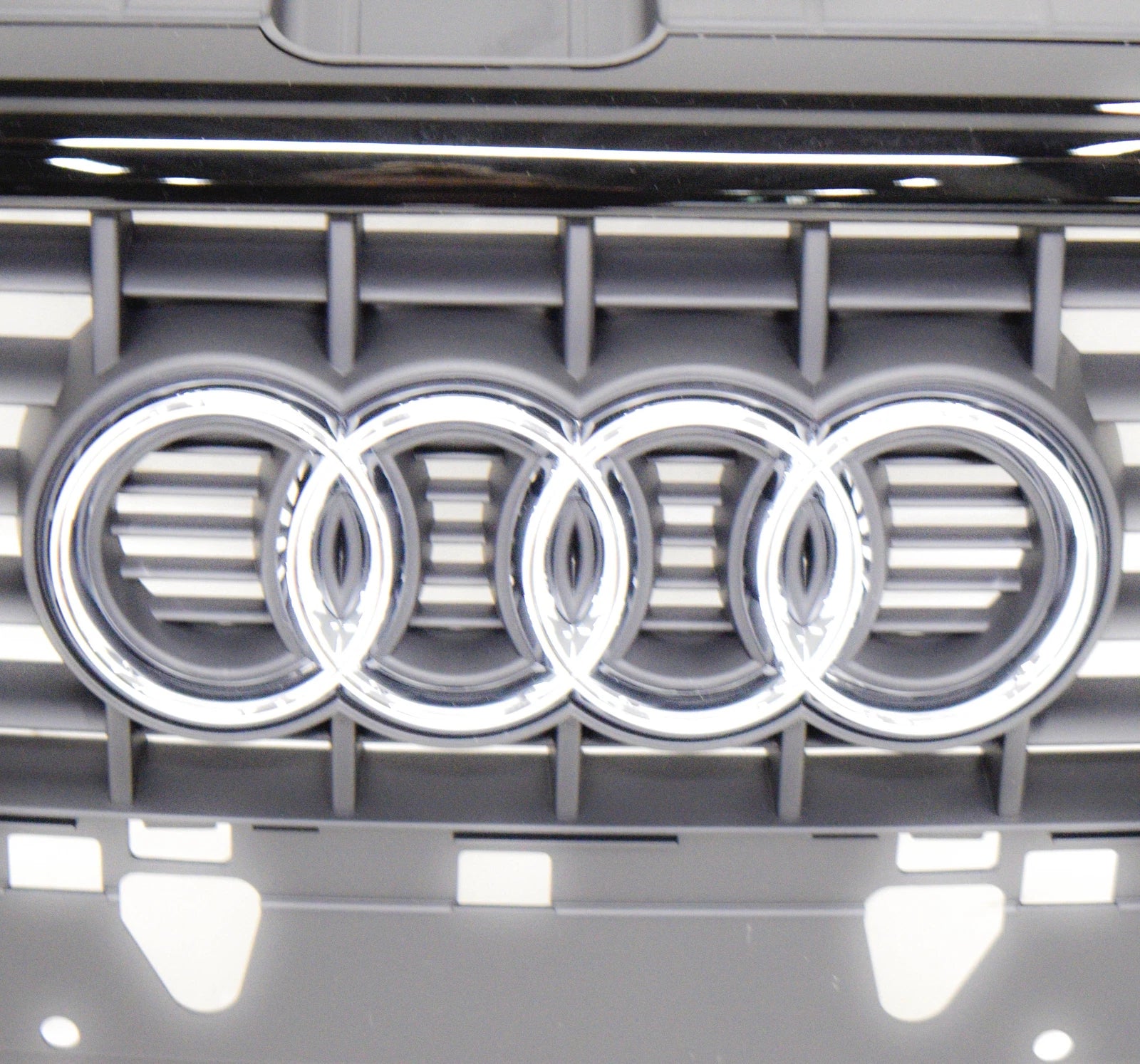 NEW AUDI A4 B7 S-LINE RADIATOR GRILLE 8E0853651MVMZ 2008 ORIGINAL