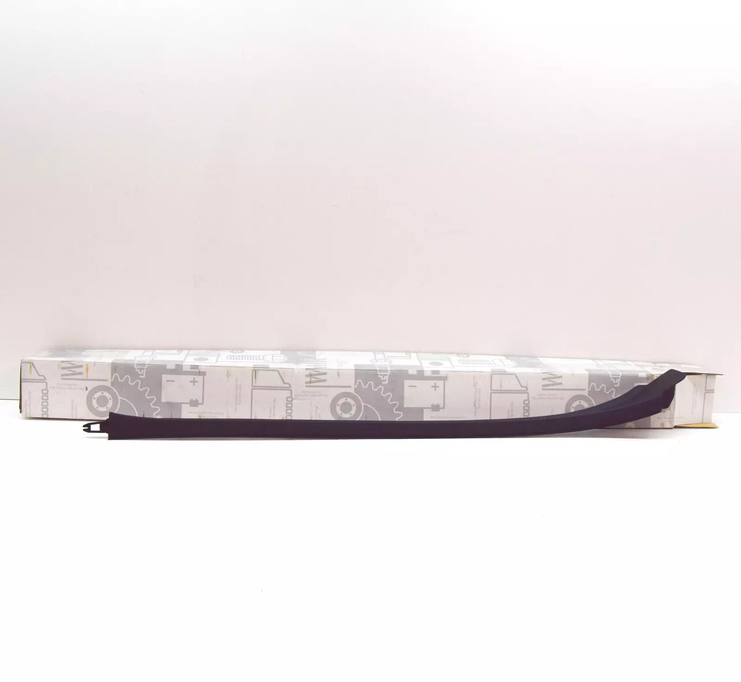 NEW MERCEDES-BENZ CLA C118 RIGHT WINDSHIELD WATER DEFLECTOR A1186905000 ORIGINAL