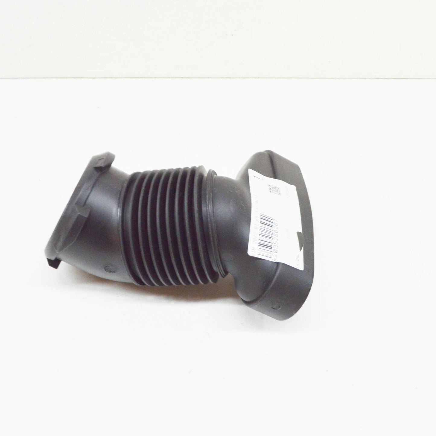 NEW MERCEDES-BENZ C W203 AIR INTAKE PIPE ELBOW A2035280207