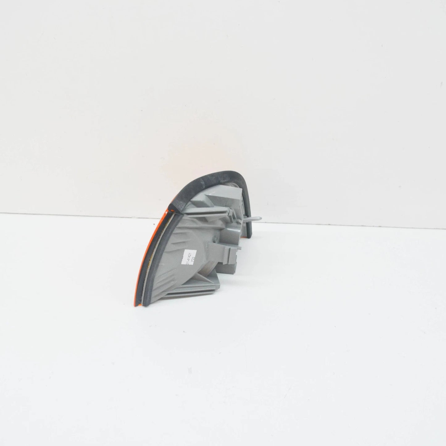 NEW BMW 3 E36 FRONT RIGHT TURN INDICATOR LIGHT 63138353278 ORIGINAL