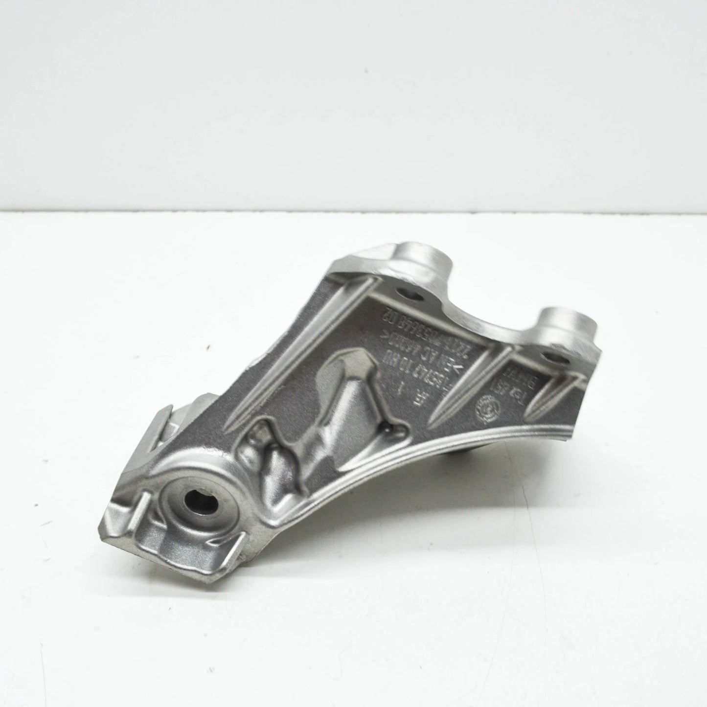 NEW BMW M5 F90 ENGINE BRACKET RIGHT SIDE 22117853648 7853648 ORIGINAL