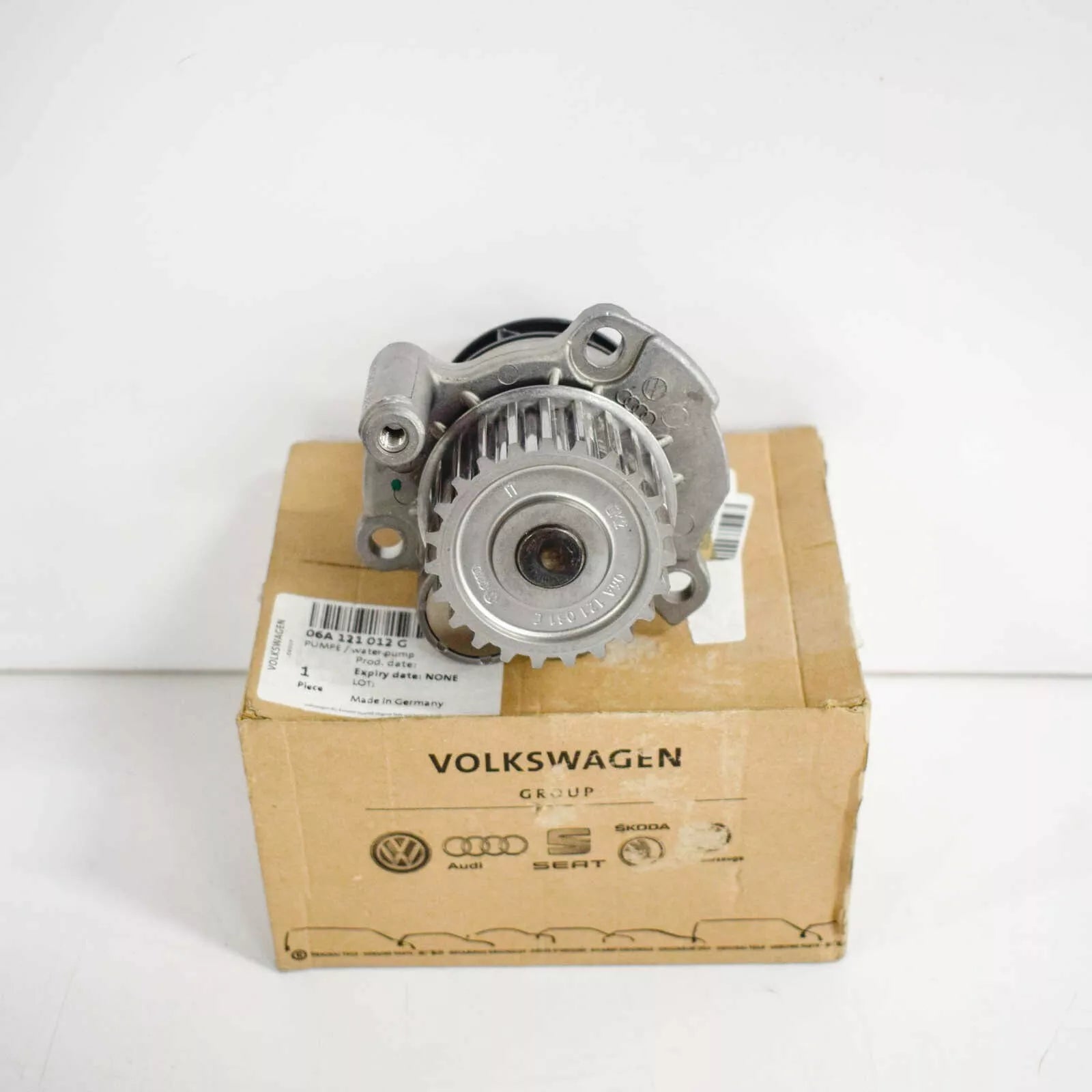 NEW AUDI A4 B6 WATER PUMP 06A121012G 1.8 T 120KW ORIGINAL