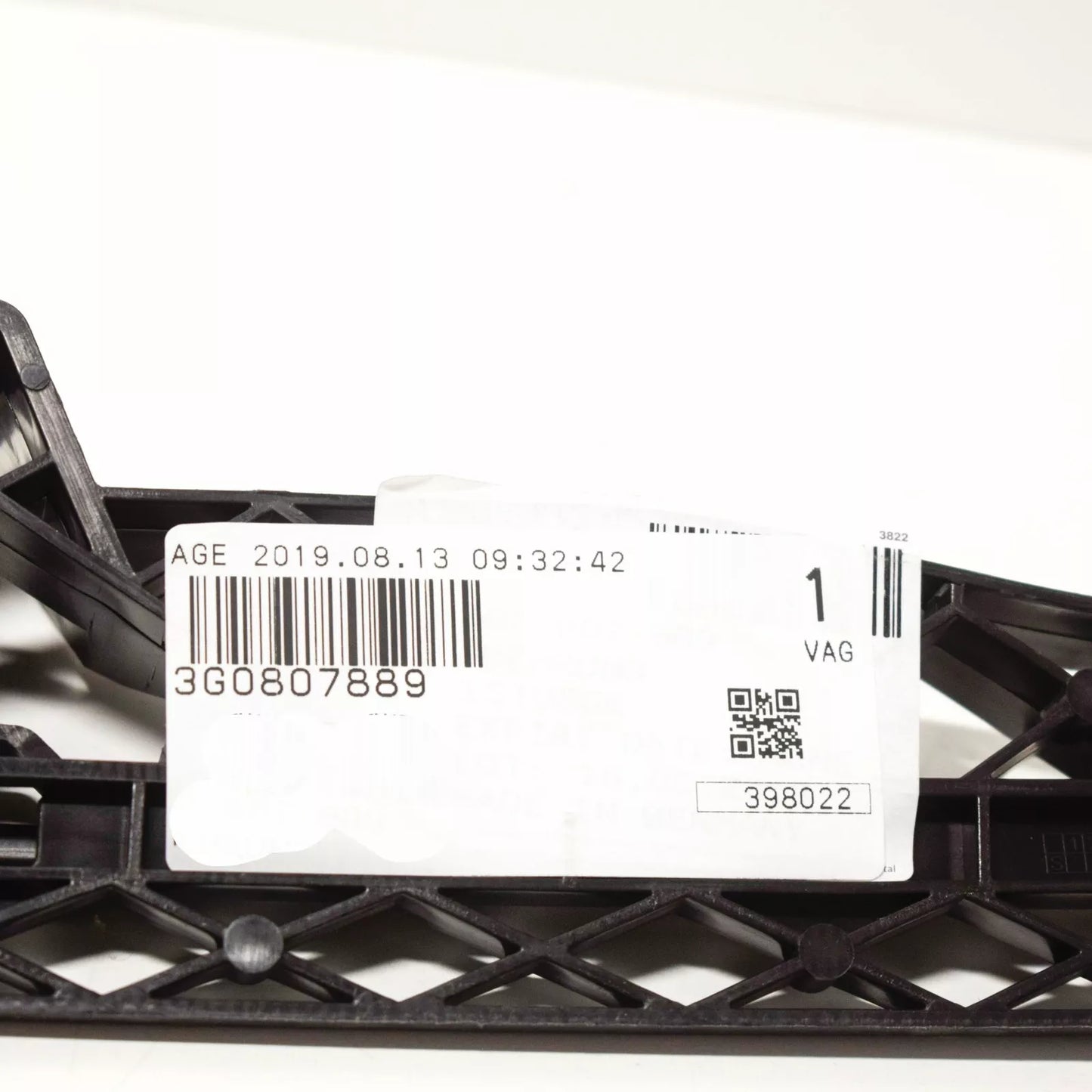 NEW VW PASSAT VARIANT B8 FRONT BUMPER MOUNT BRACKET 3G0807889