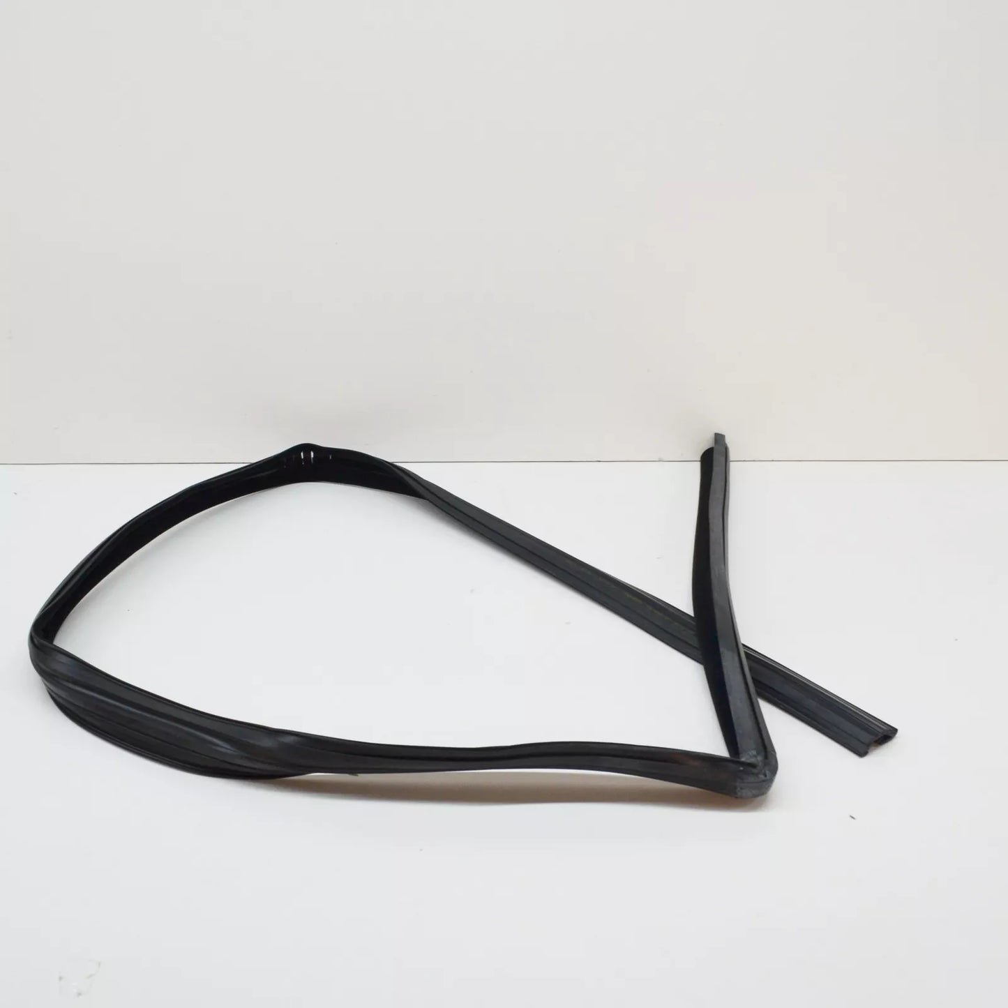 NEW MERCEDES-BENZ E W211 FRONT RIGHT DOOR WINDOW GUIDE RAIL A2117250225 ORIGINAL