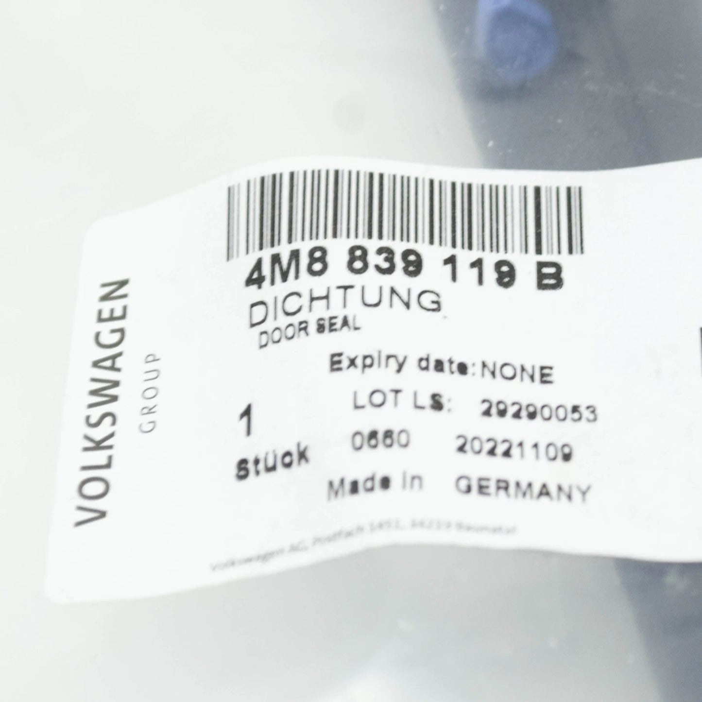 NEW AUDI Q8 4MN REAR LEFT OUTER DOOR SEAL 4M8839119B ORIGINAL