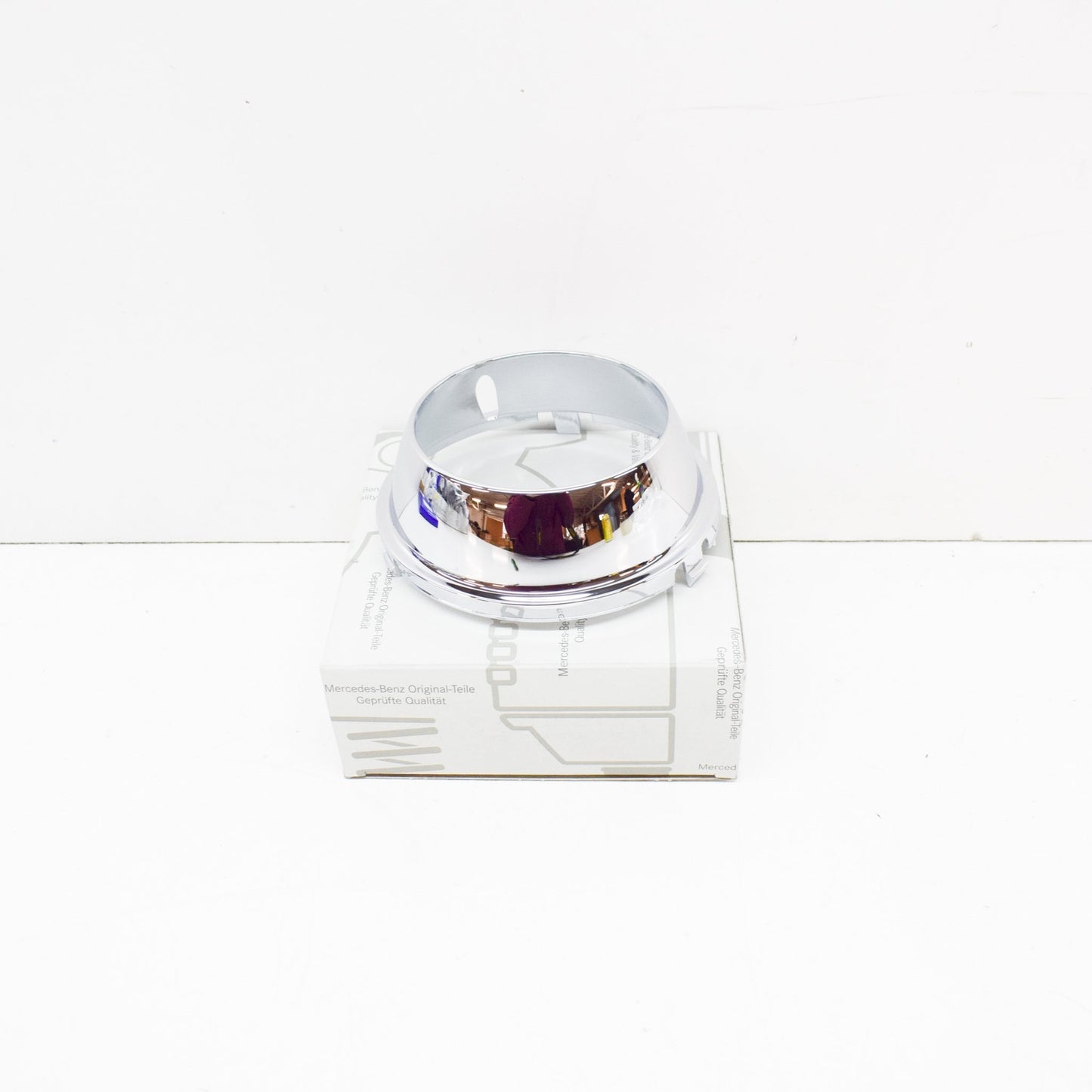 NEW MERCEDES-BENZ C-CLASS W204 FRONT RIGHT FOG LIGHT TRIM A2048851874 ORIGINAL