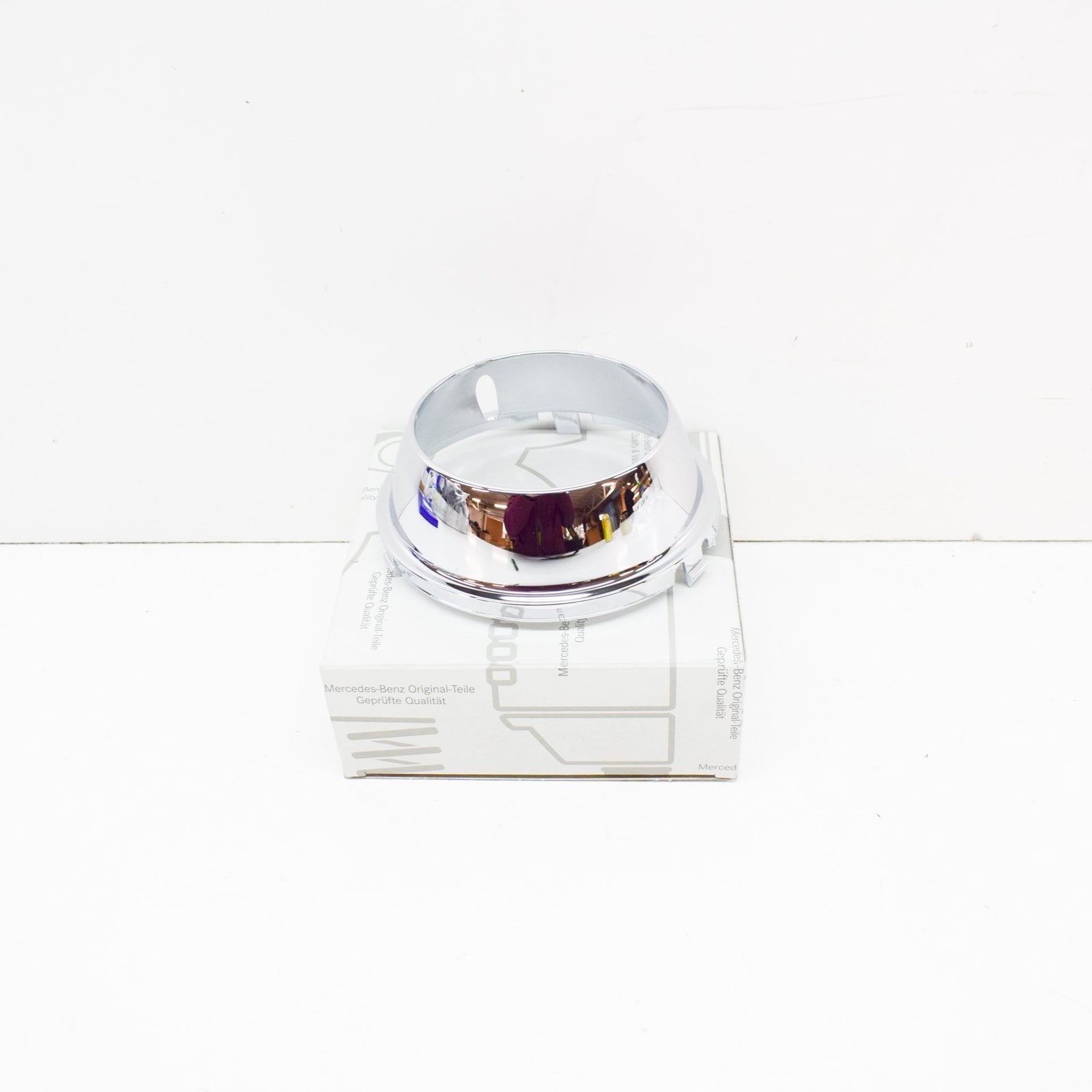 NEW MERCEDES-BENZ C-CLASS W204 FRONT RIGHT FOG LIGHT TRIM A2048851874 ORIGINAL