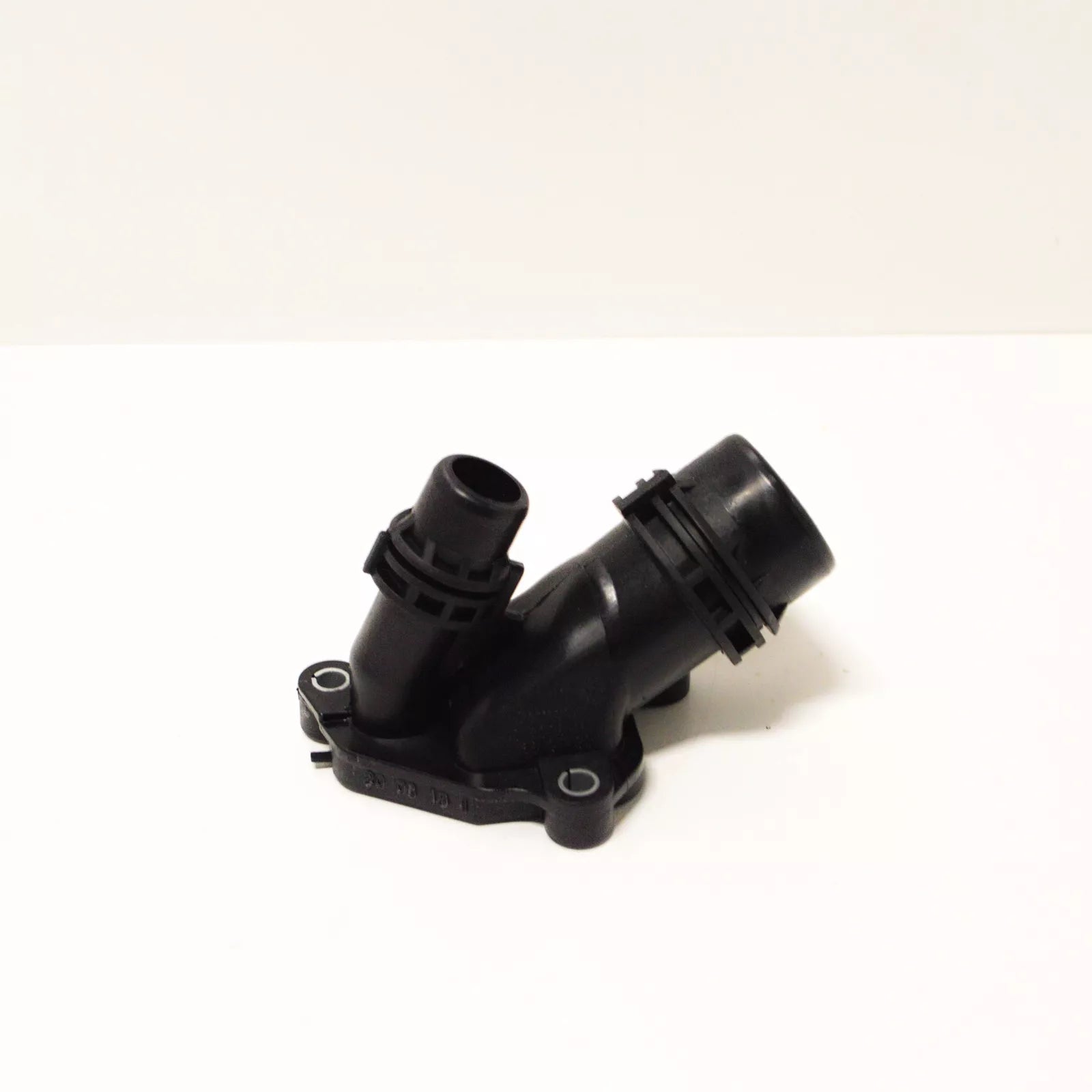 NEW BMW E60 E61 E70 E71 E81 COOLING SYSTEM CONNECTOR 11117800048 ORIGINAL