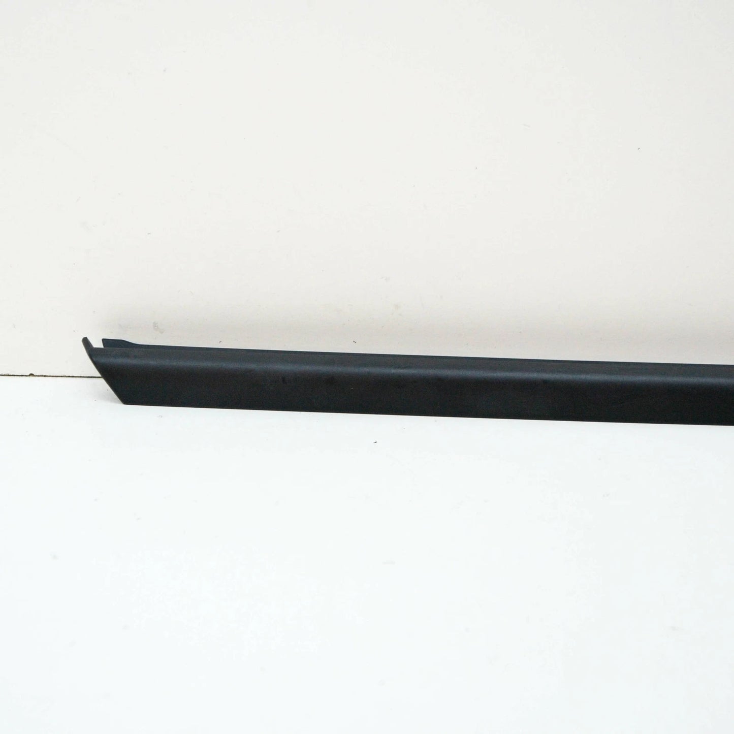 NEW AUDI A6 C8 FRONT LEFT WINDSHIELD VERTICAL MOLDING 4K08543273FZ ORIGINAL