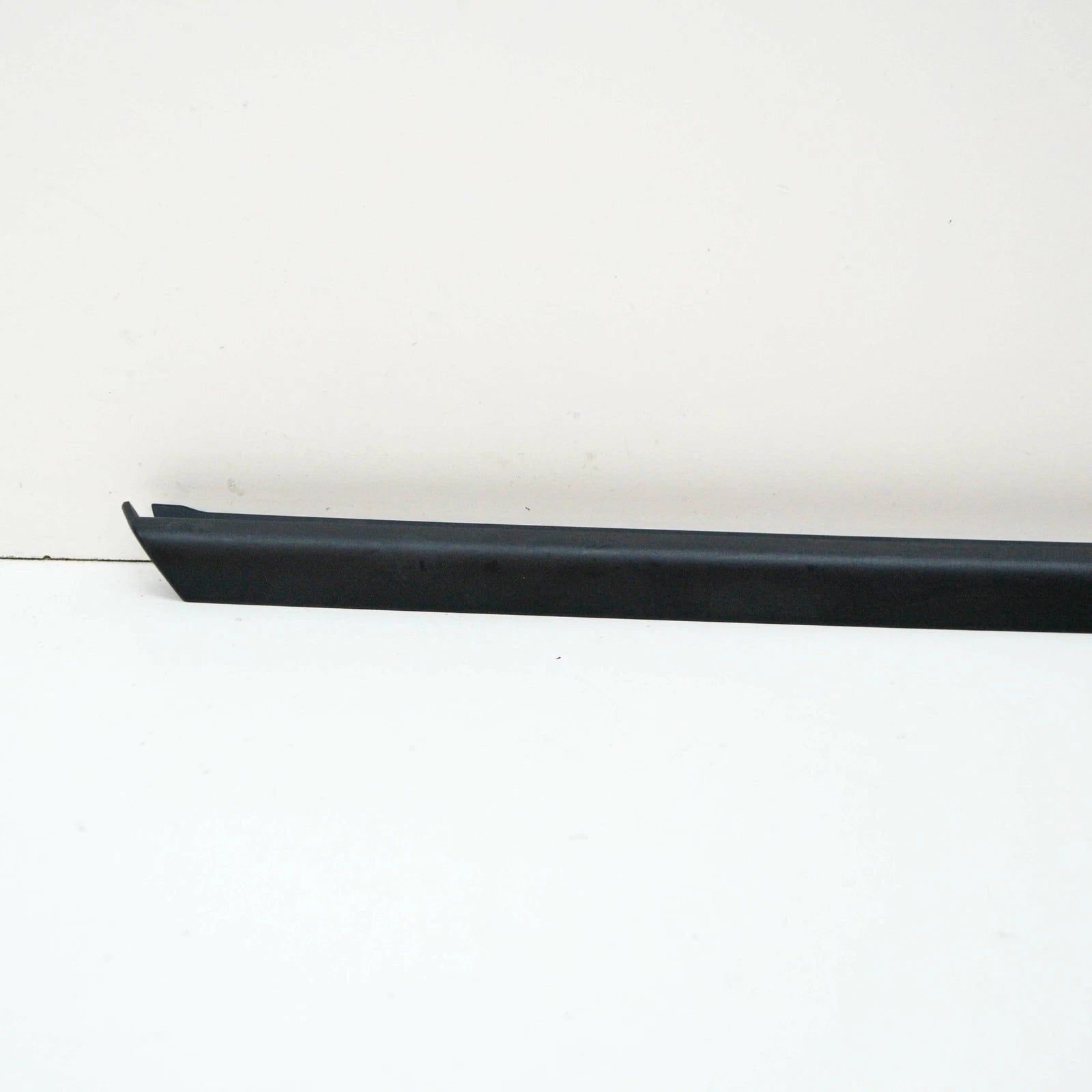 NEW AUDI A6 C8 FRONT LEFT WINDSHIELD VERTICAL MOLDING 4K08543273FZ ORIGINAL