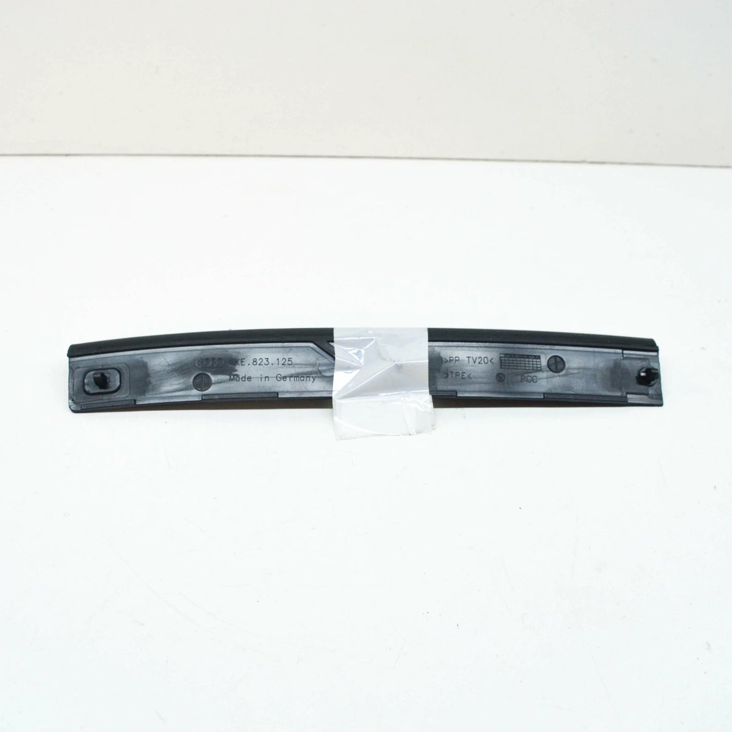 NEW AUDI E-TRON FRONT LEFT HOOD INSULATION PAD 4KE823125 ORIGINAL