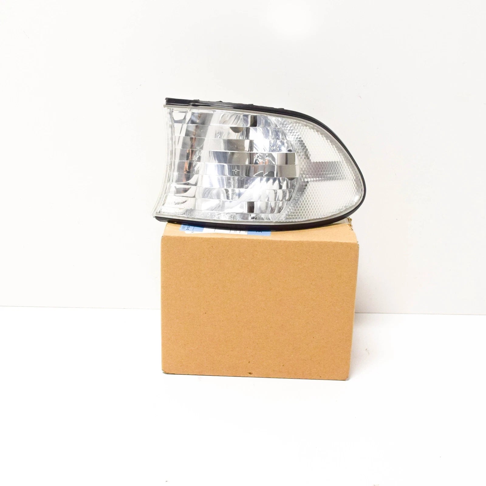 NEW BMW 7 E38 FRONT LEFT TURN INDICATOR 63138387633 ORIGINAL
