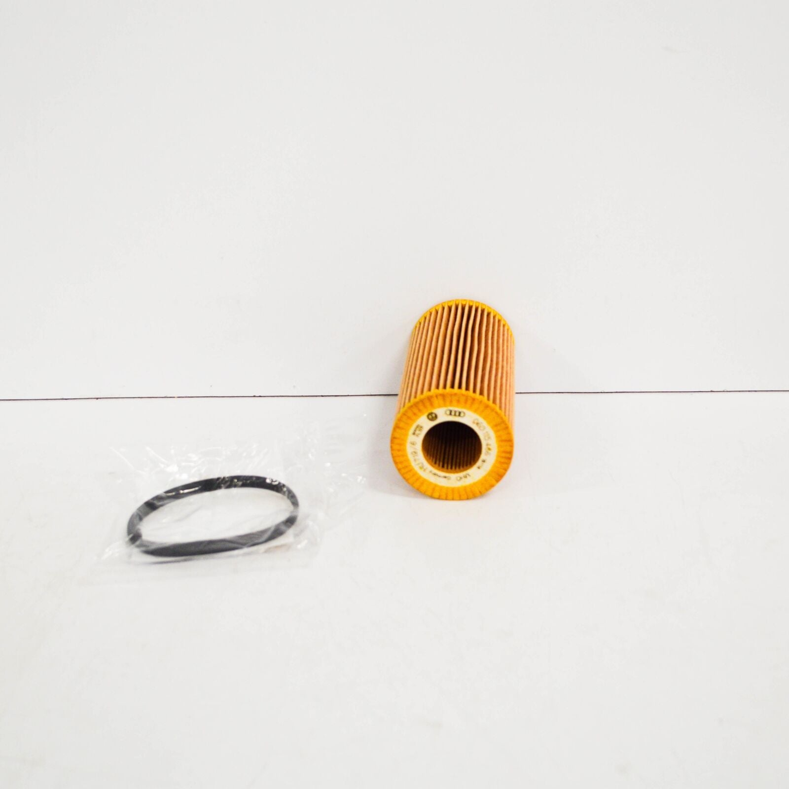 NEW VOLKSWAGEN JETTA MK5 OIL FILTER 06D115562 2.5 PETROL ORIGINAL