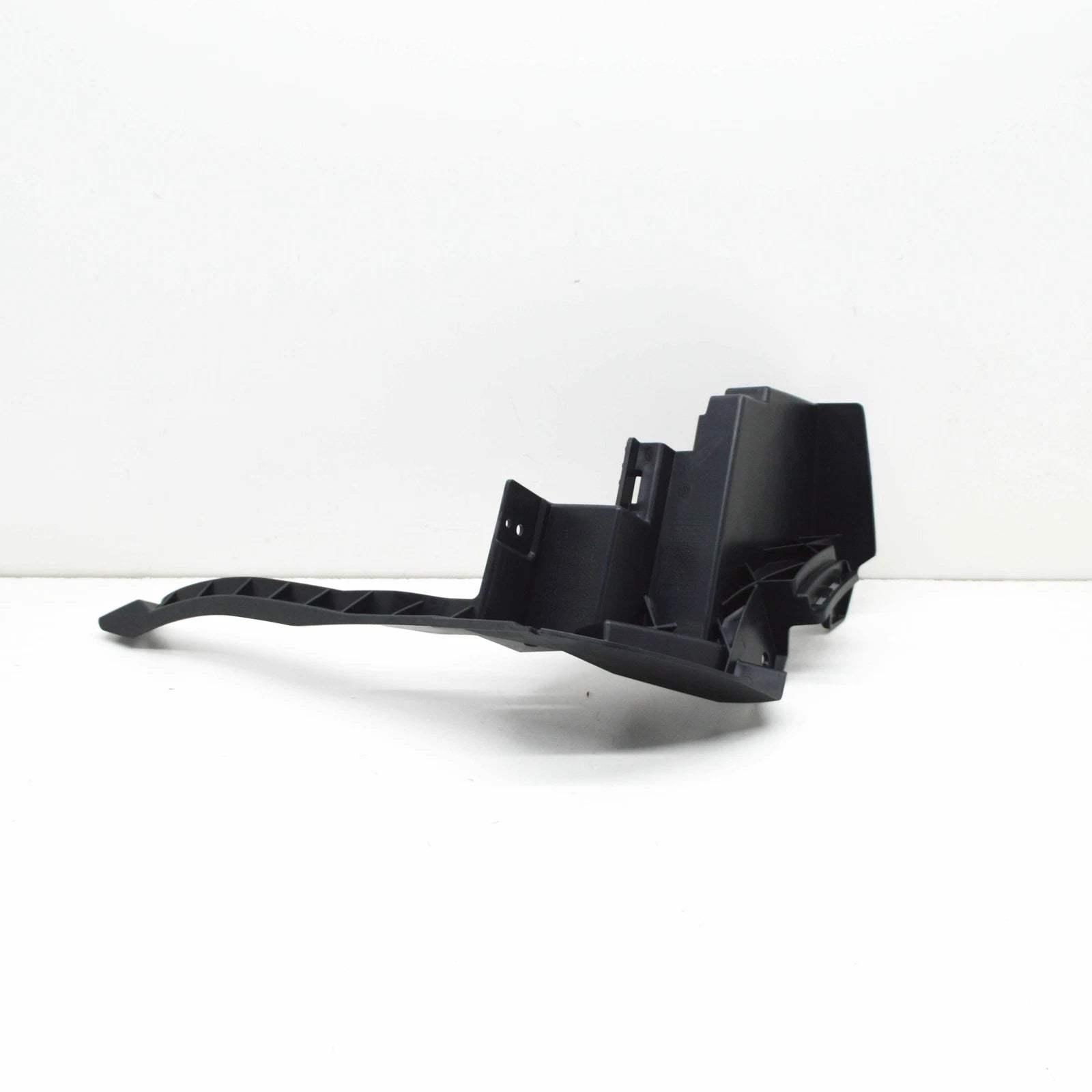 NEW MERCEDES-BENZ GLE W166 FRONT BUMPER RIGHT COVER A1668852624