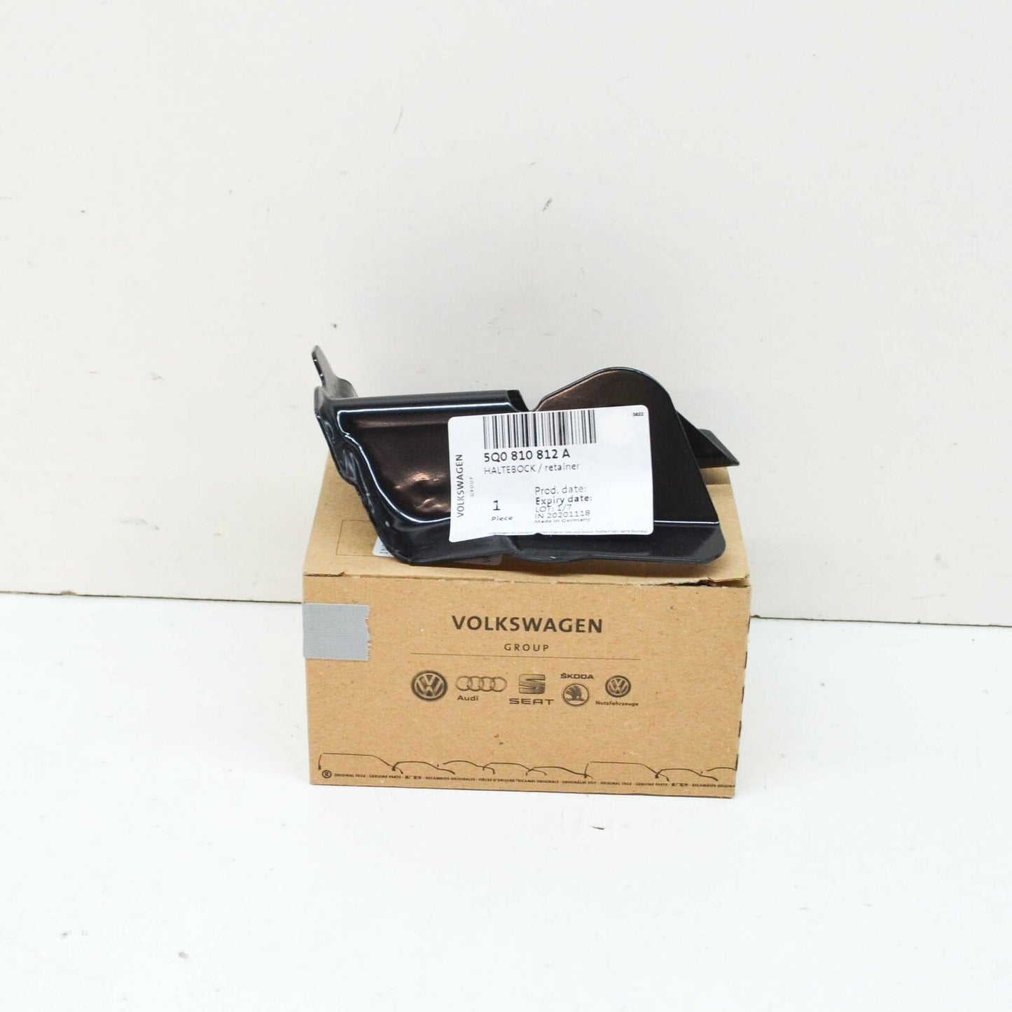 NEW VOLKSWAGEN TIGUAN AD BW FRONT RIGHT FENDER UPPER HOLDER 5Q0810812A ORIGINAL