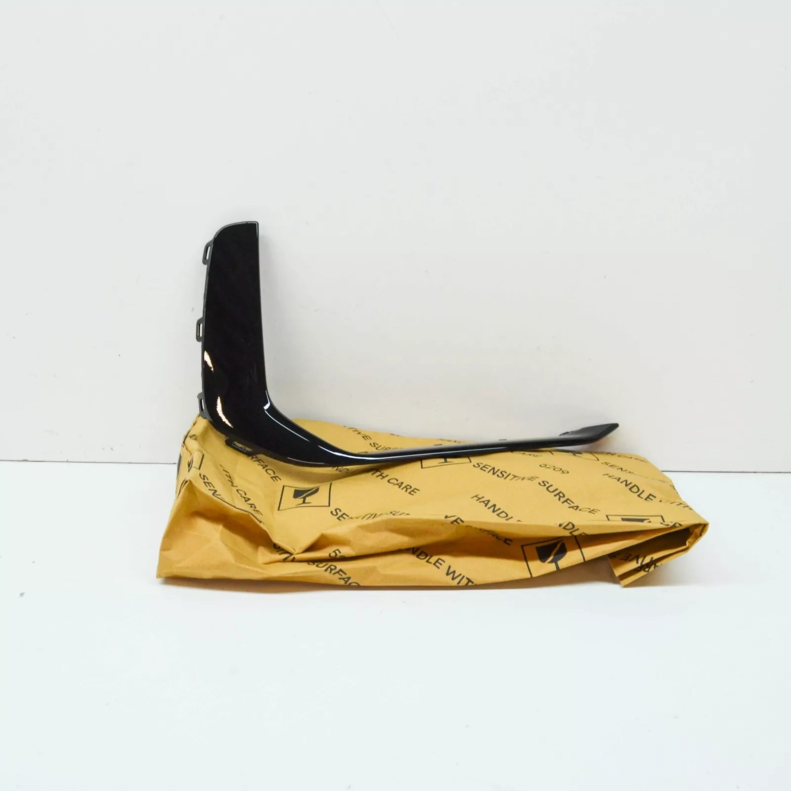 NEW AUDI A6 C8 FRONT RIGHT BUMPER MOLDING 4K0807968AY9B