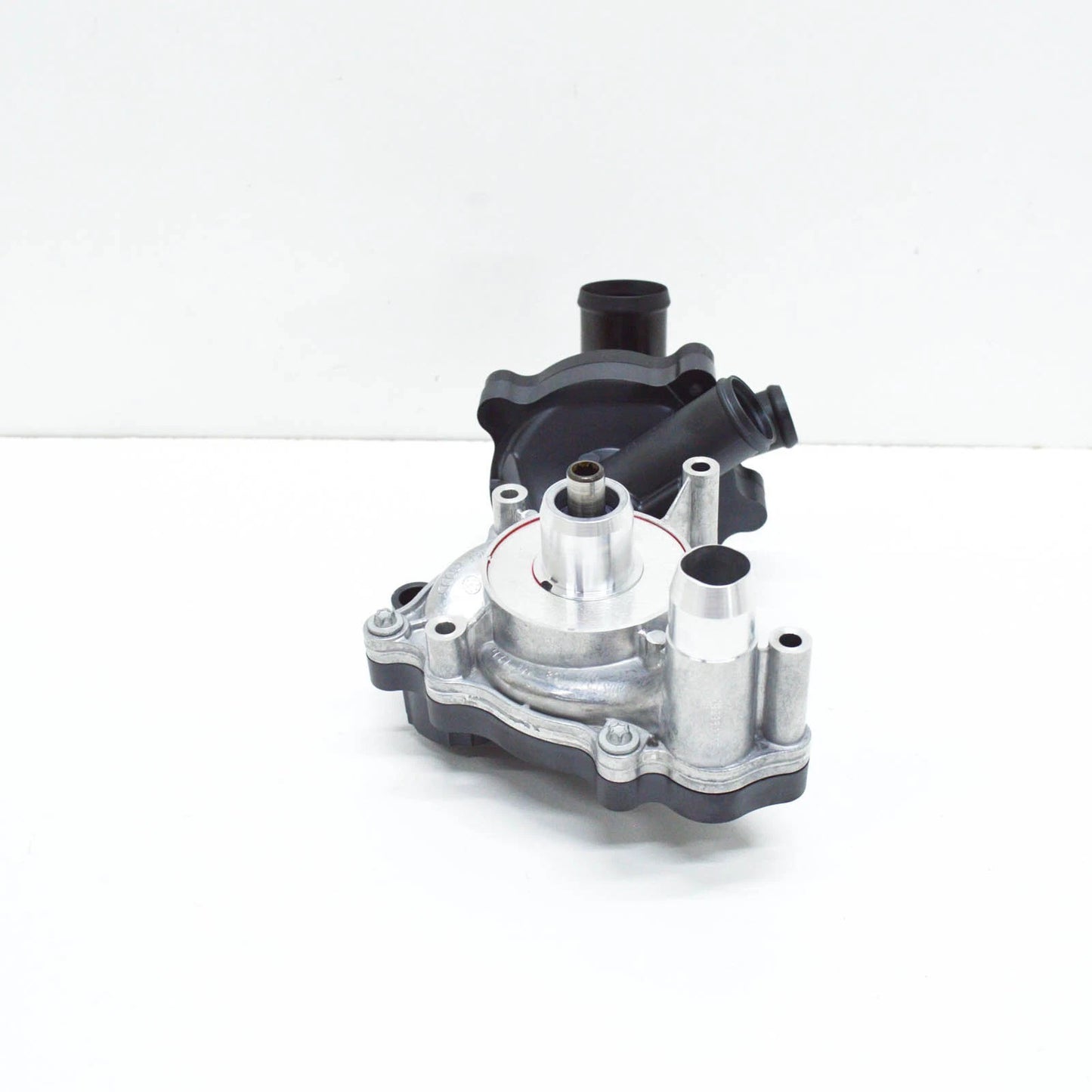NEW VOLKSWAGEN TOUAREG 7L WATER PUMP 079121010D ORIGINAL