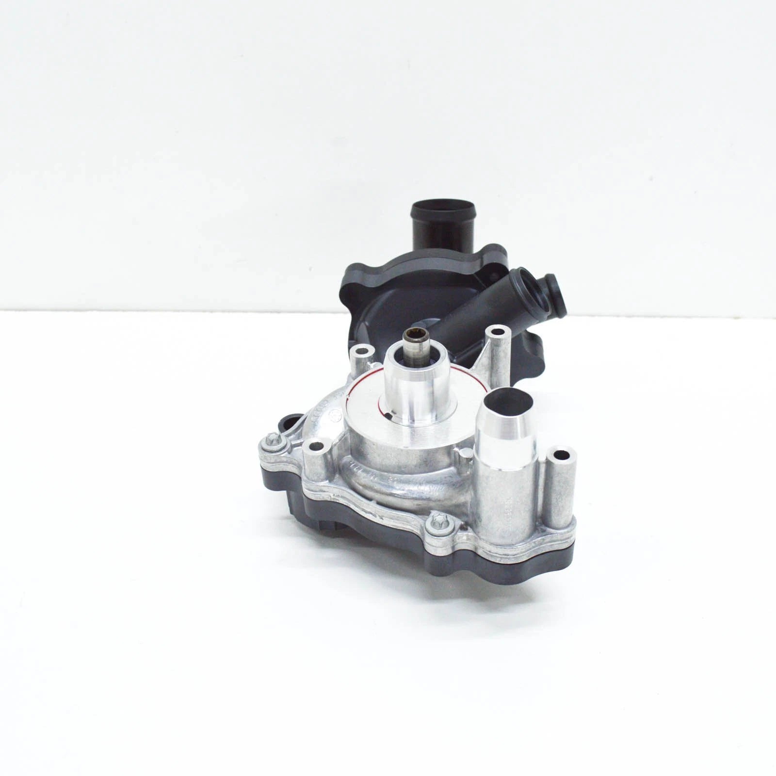 NEW VOLKSWAGEN TOUAREG 7L WATER PUMP 079121010D ORIGINAL