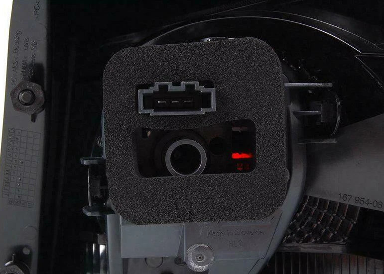 NEW VOLKSWAGEN GOLF MK6 REAR LEFT OUTER TAILLIGHT 5K0945095G