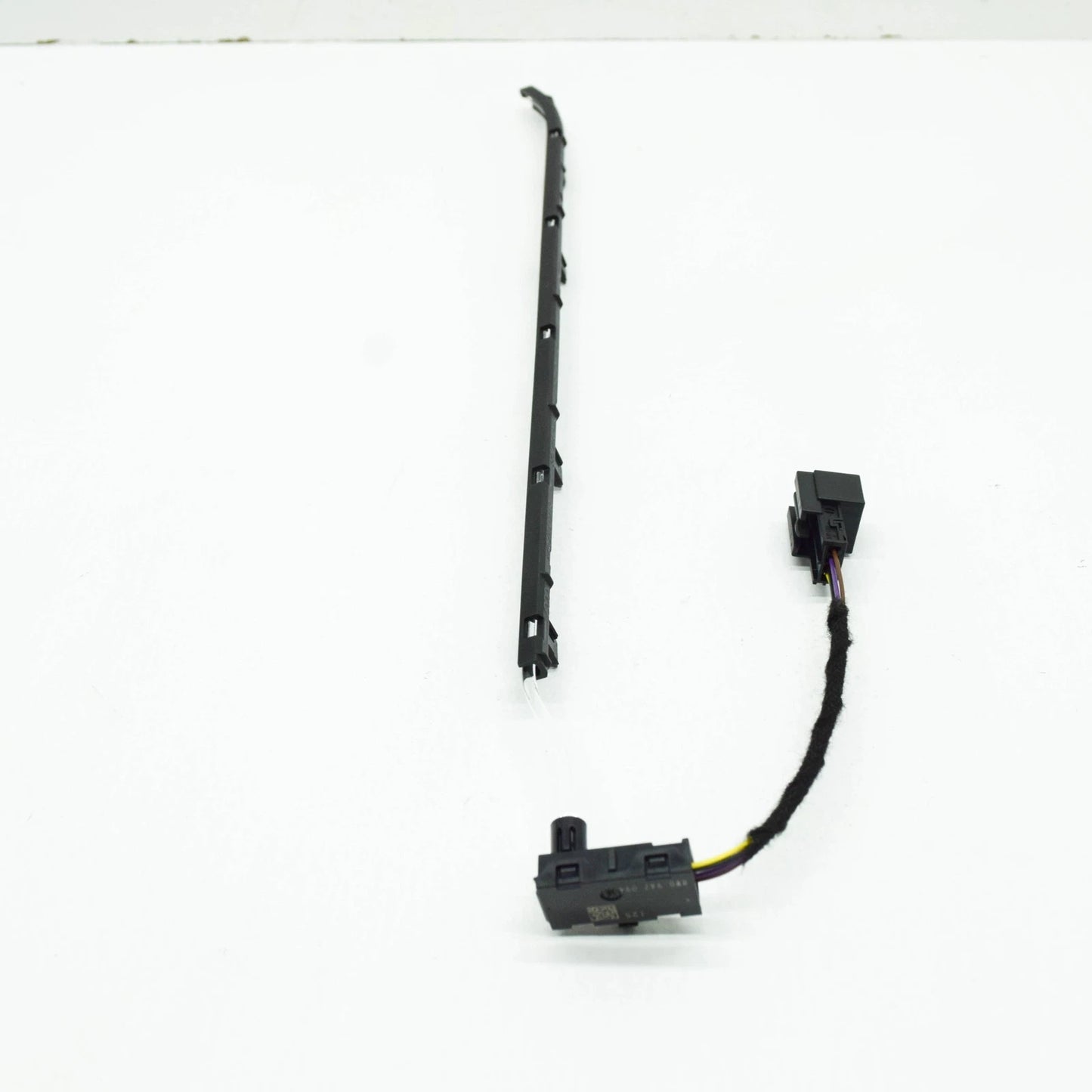 NEW AUDI A4 B9 AVANT RIGHT DOOR PANEL CARD LIGHT FIBRE 8W0947094 ORIGINAL