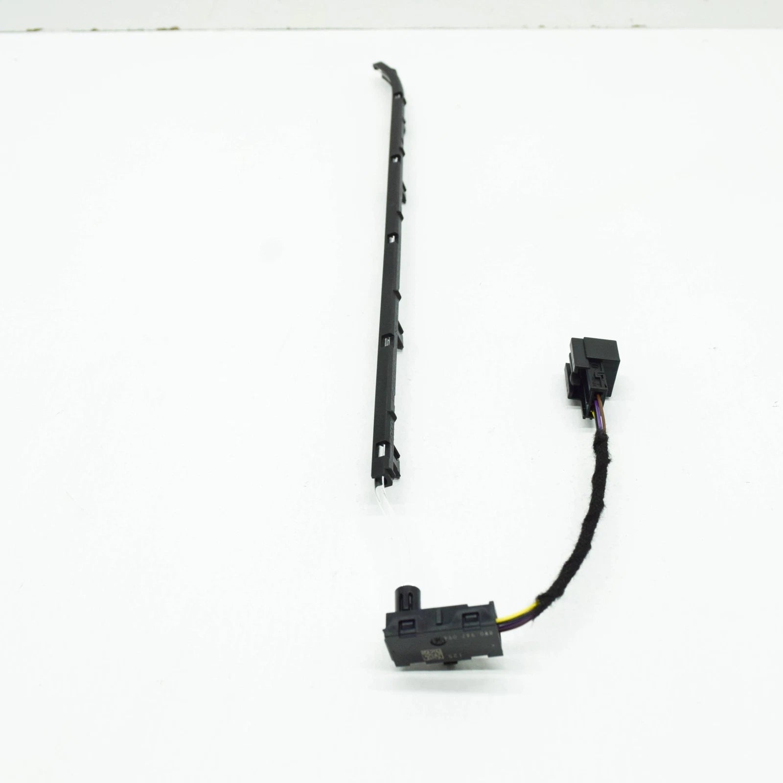 NEW AUDI A4 B9 AVANT RIGHT DOOR PANEL CARD LIGHT FIBRE 8W0947094 ORIGINAL