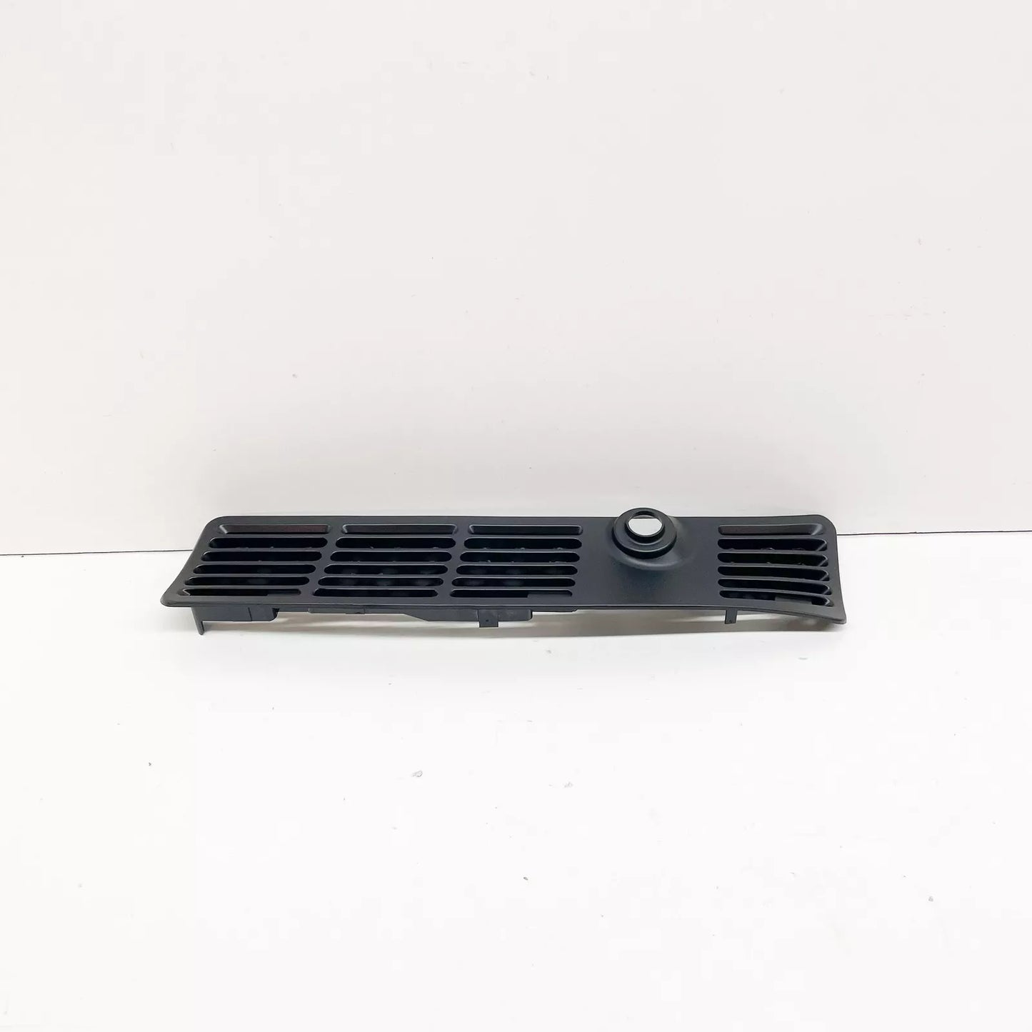 NEW BMW 3 E30 HOOD WINDSHIELD UPPER GRILLE LEFT SIDE 51131904571 ORIGINAL