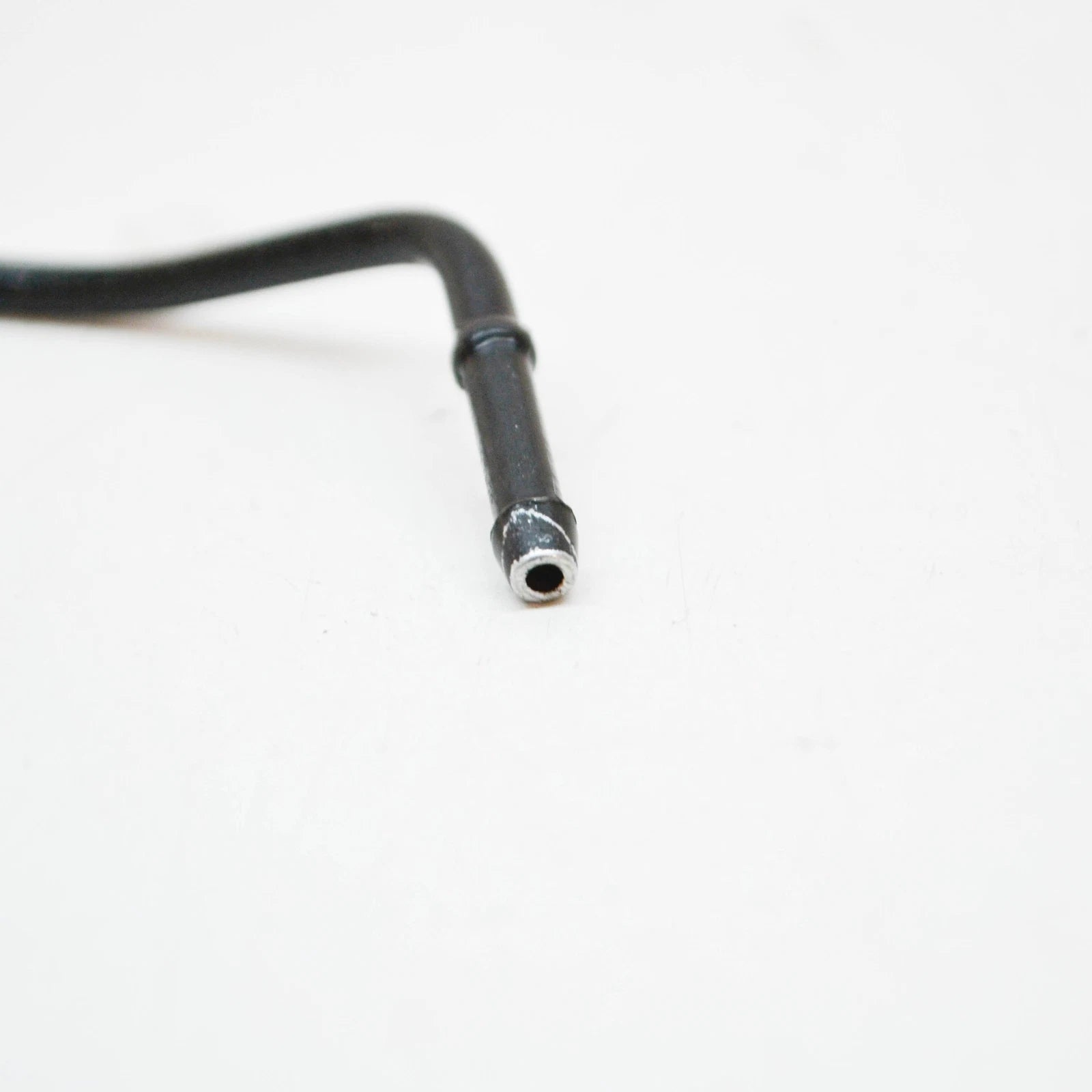 NEW BMW 5 E39 INDEPENDENT HEATING FUEL PIPE 64128363807 8363807 ORIGINAL