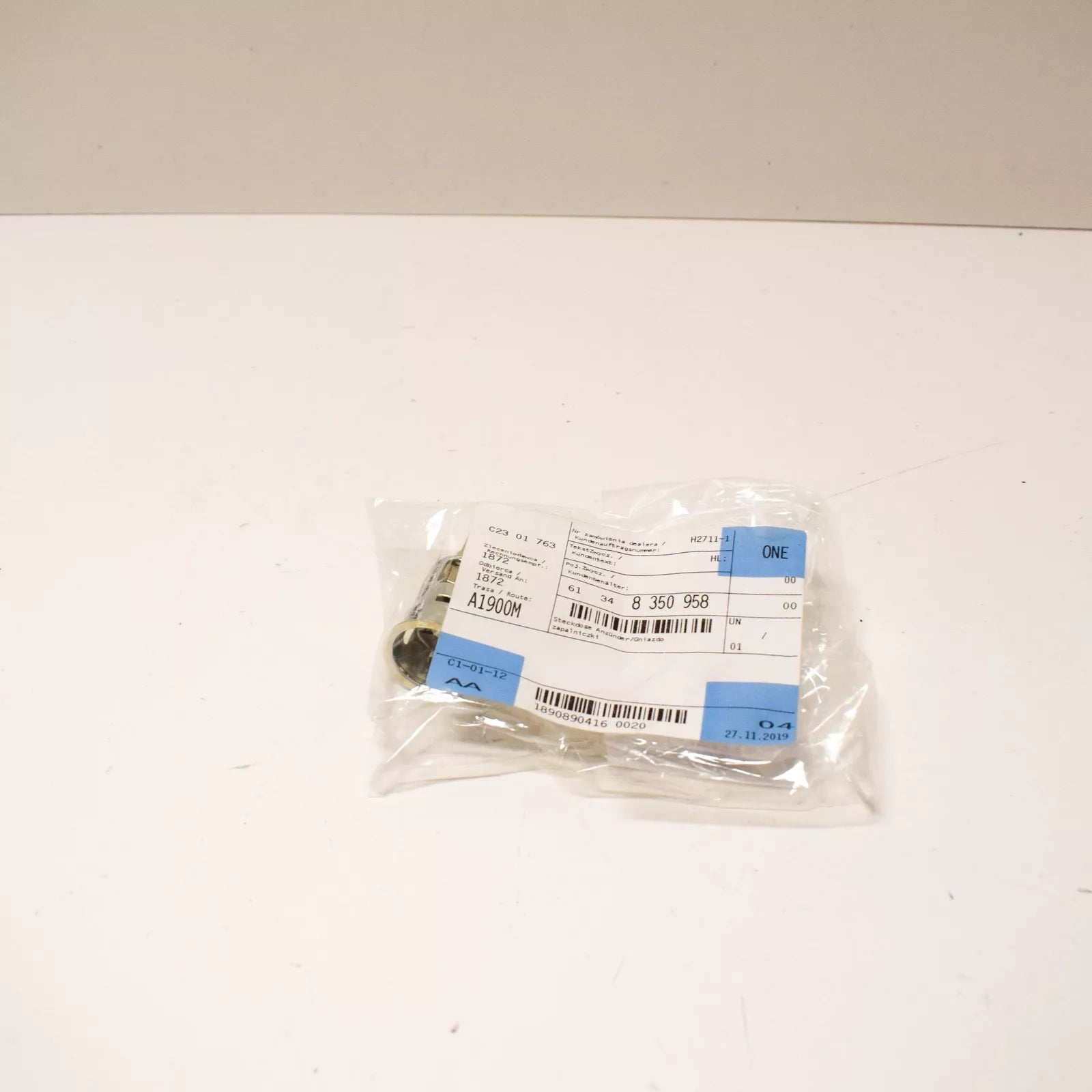 NEW BMW 3 E36 CIGARETTE LIGHTER SOCKET 61348350958 ORIGINAL