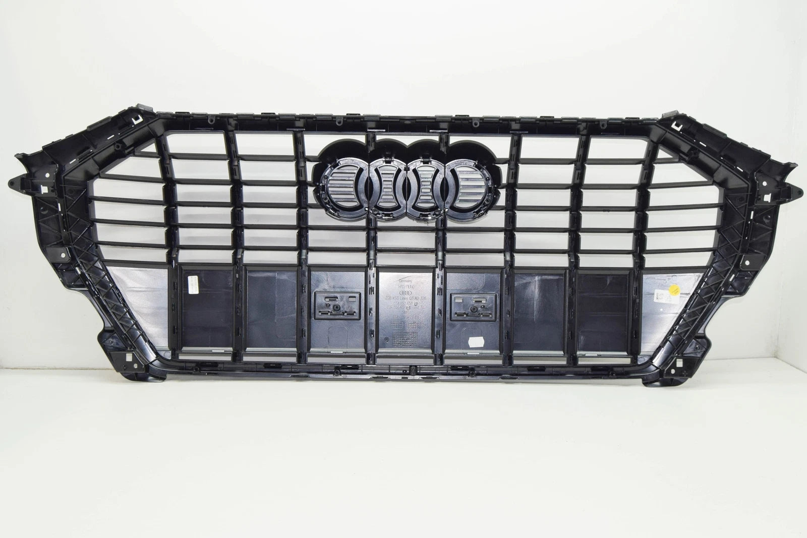 NEW AUDI Q3 F3 RADIATOR GRILLE 83A853651FCKA 83A853651F CKA ORIGINAL