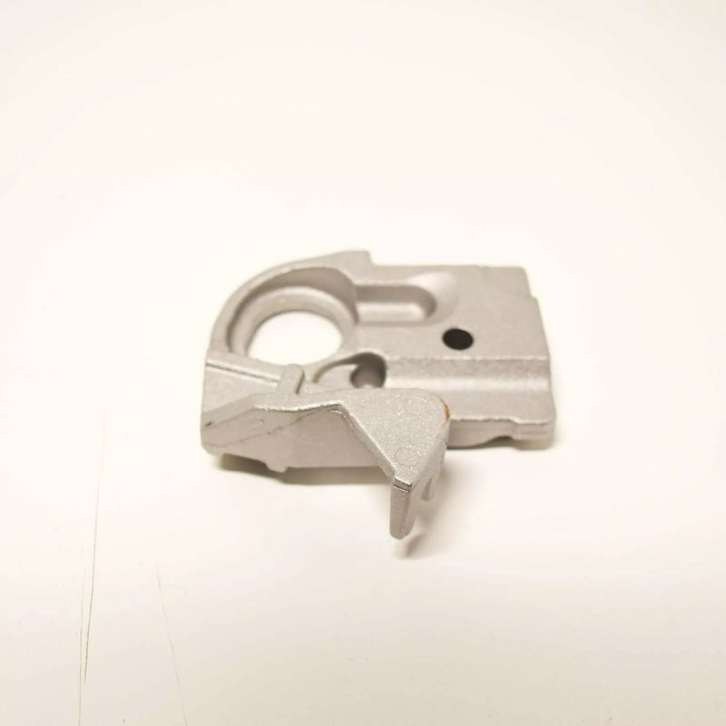 NEW MERCEDES-BENZ E W212 FRONT STIFFENING RIGHT BRACKET A2045010620