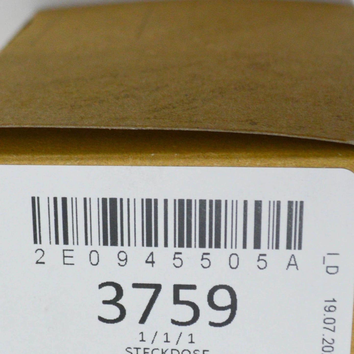 NEW VW CRAFTER 12 V SOCKET 2E0945505A ORIGINAL