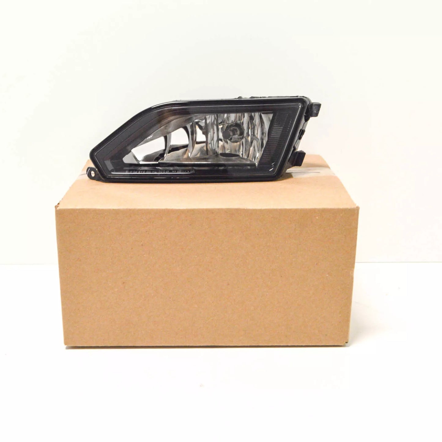 NEW VOLKSWAGEN ATLAS FRONT RIGHT FOG LIGHT 3CN941662