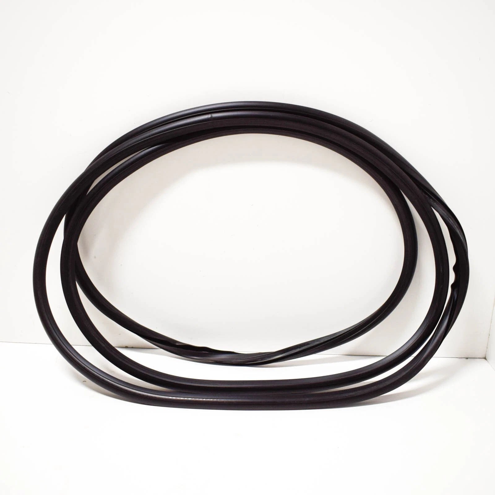 NEW BMW M3 E30 COUPE WINDSHIELD GASKET SEAL 51311945082 1945082 ORIGINAL