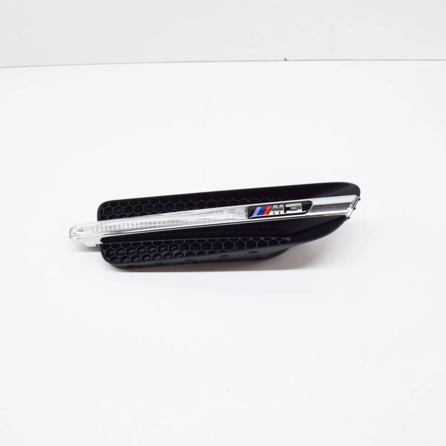 NEW BMW M3 E90 FRONT WING TRIM GRILL WITH EMBLEM RIGHT 51138046448 8046448
