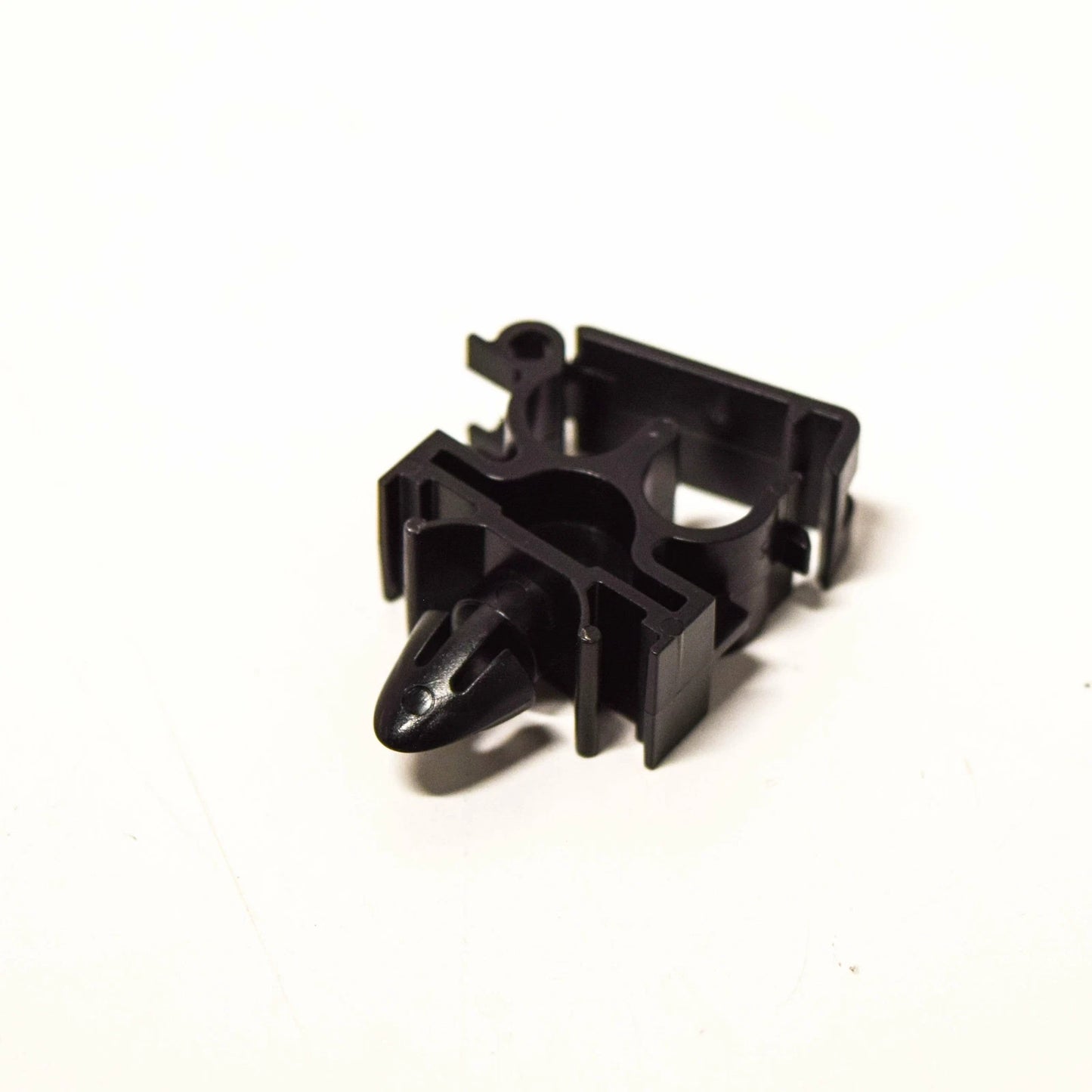 NEW MB C-CLASS W203 FUEL PIPE RETAINING CLIP A6110781241 ORIGINAL