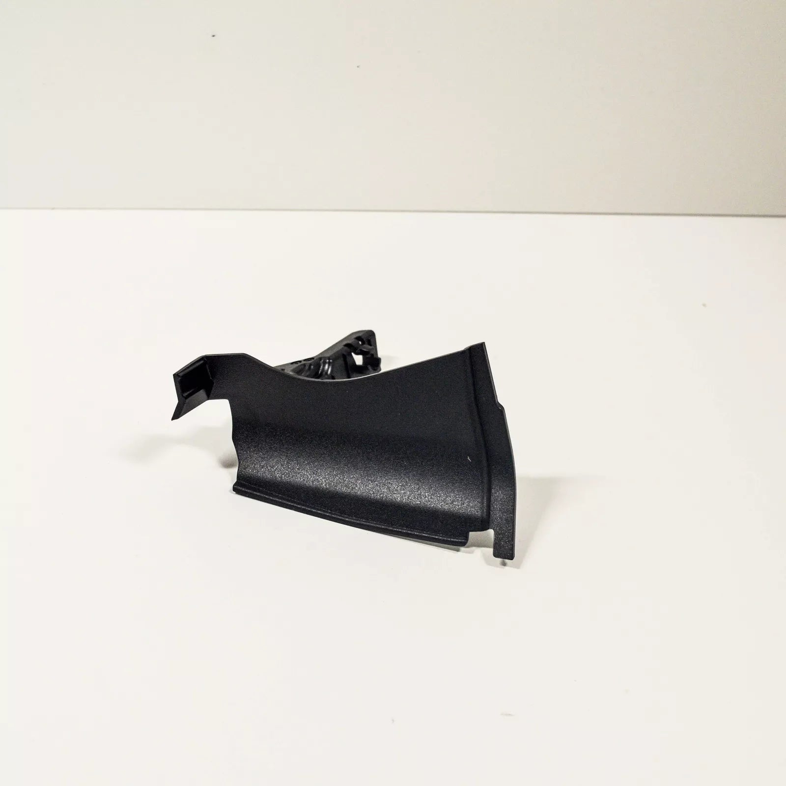 NEW BMW X2 F39 RIGHT DOOR SILL MOUNT COVER BRACKET 51777426454 ORIGINAL