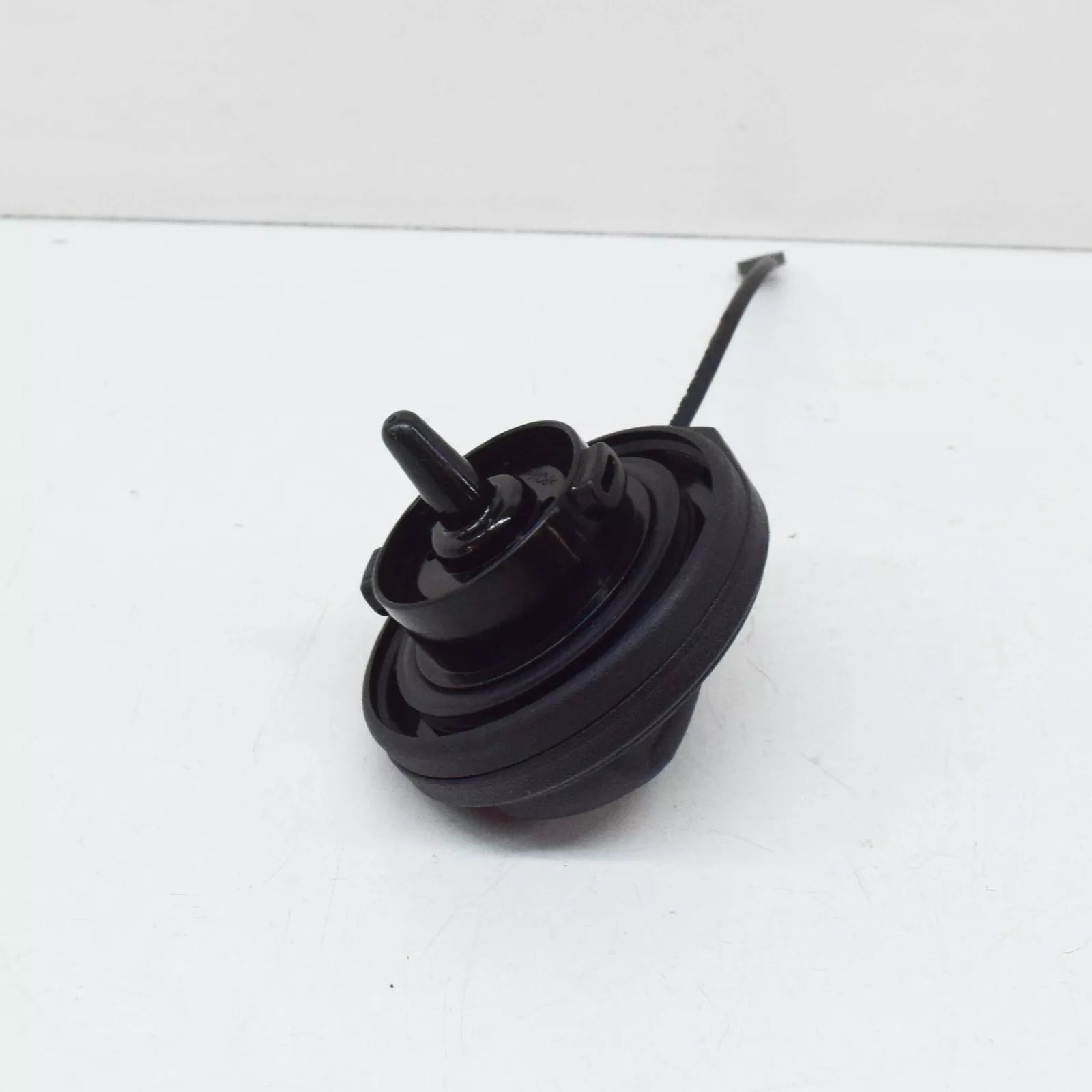 NEW AUDI A6 C7 FUEL TANK CAP WITH RETAINING STRAP 4G0201550K