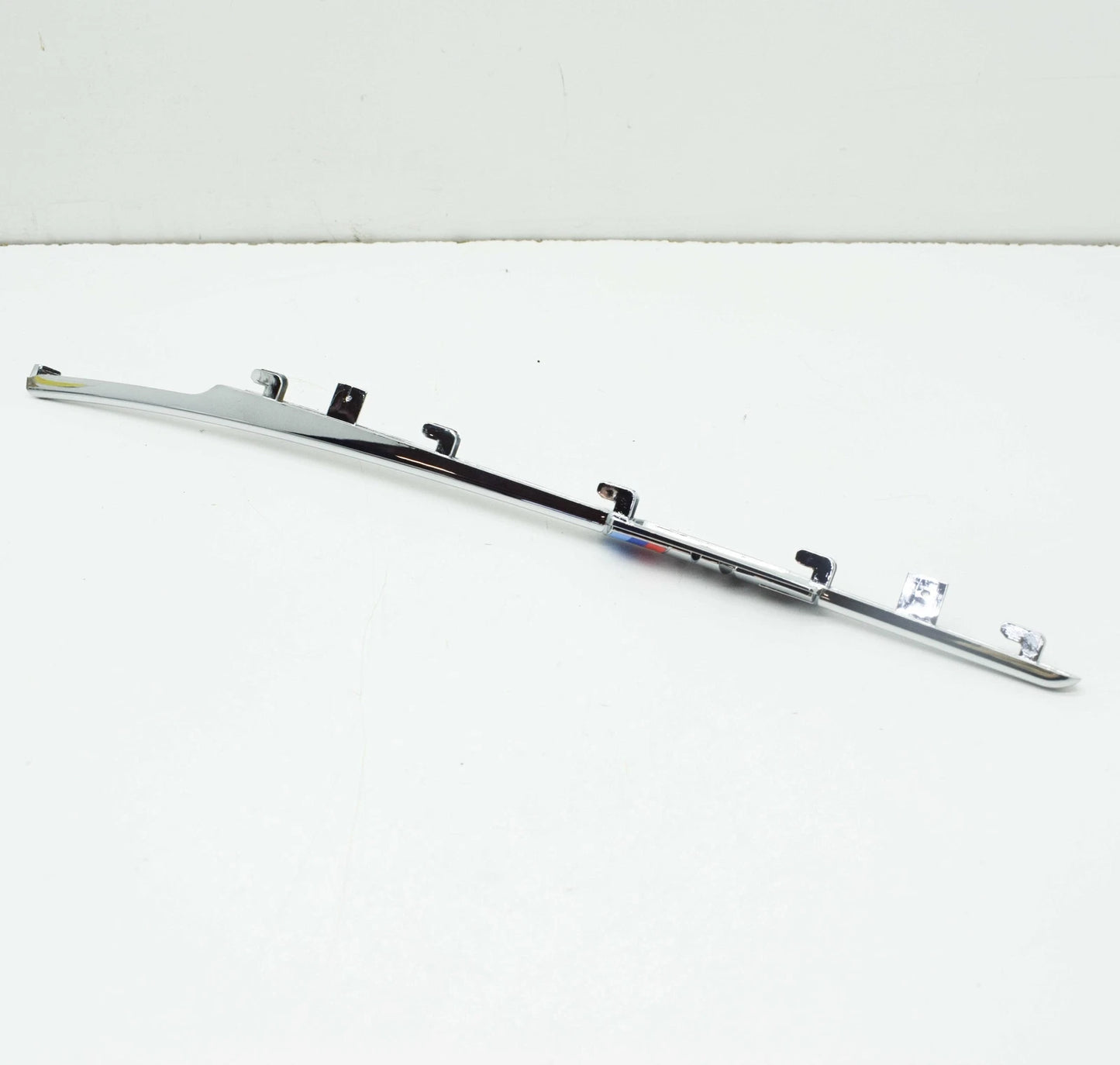 NEW BMW 6 M6 E63 LEFT WING FENDER M6 BADGE 51137906525 7906525 OEM