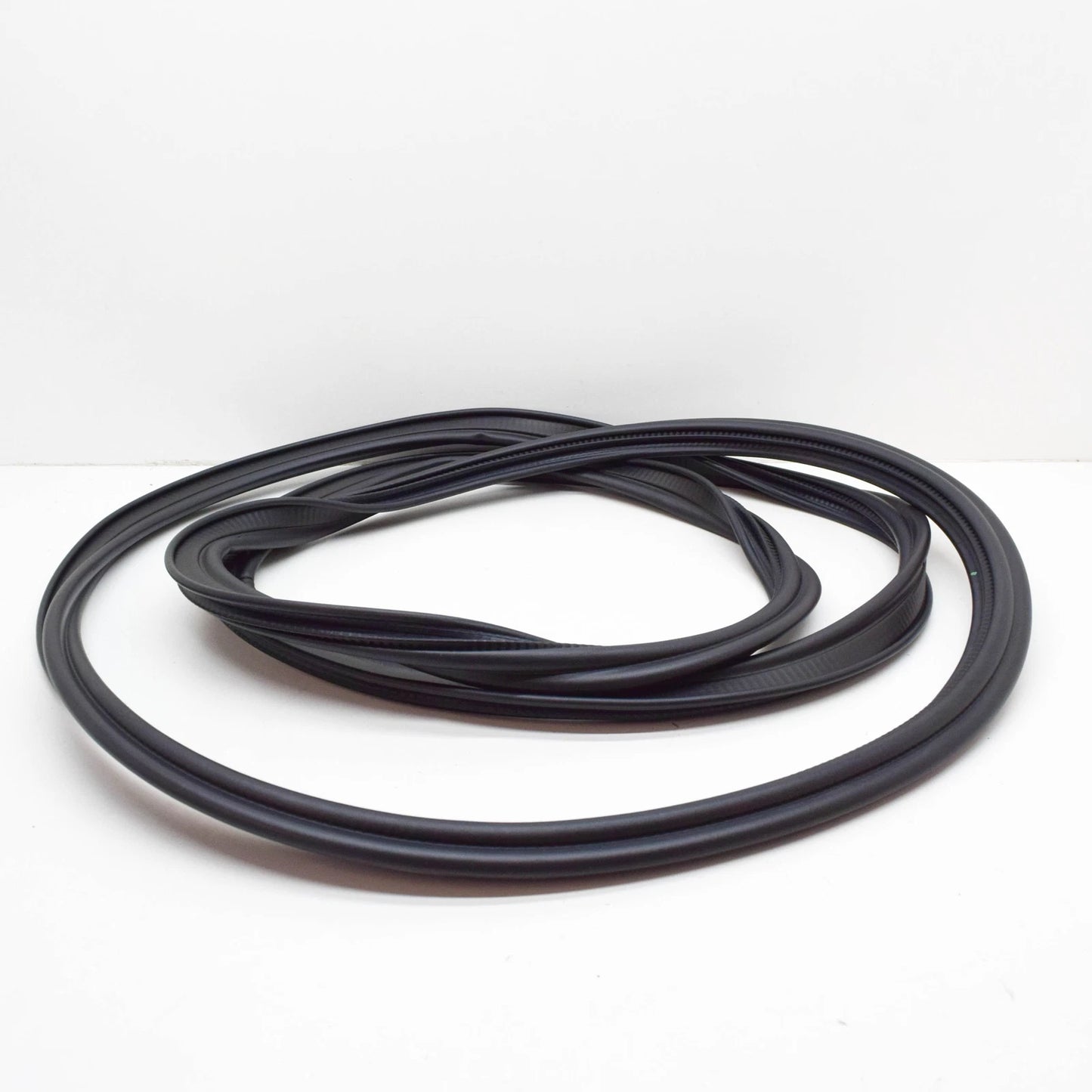 NEW AUDI Q5 8R REAR HATCH SEAL RUBBER 8R0827705E ORIGINAL