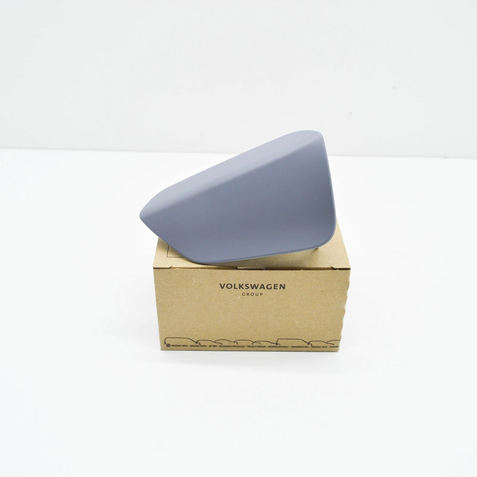 NEW AUDI E-TRON SPORTBACK FRONT BUMPER RIGHT TOW EYE COVER 4KE955276AGRU