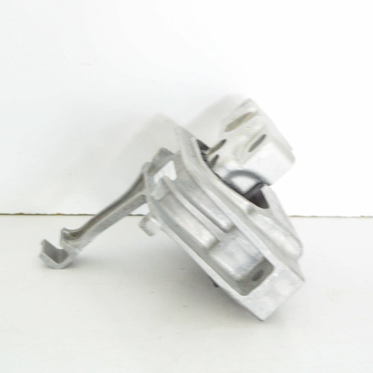 NEW VOLKSWAGEN GOLF MK7 RIGHT SIDE ENGINE MOUNT 5WA199262E