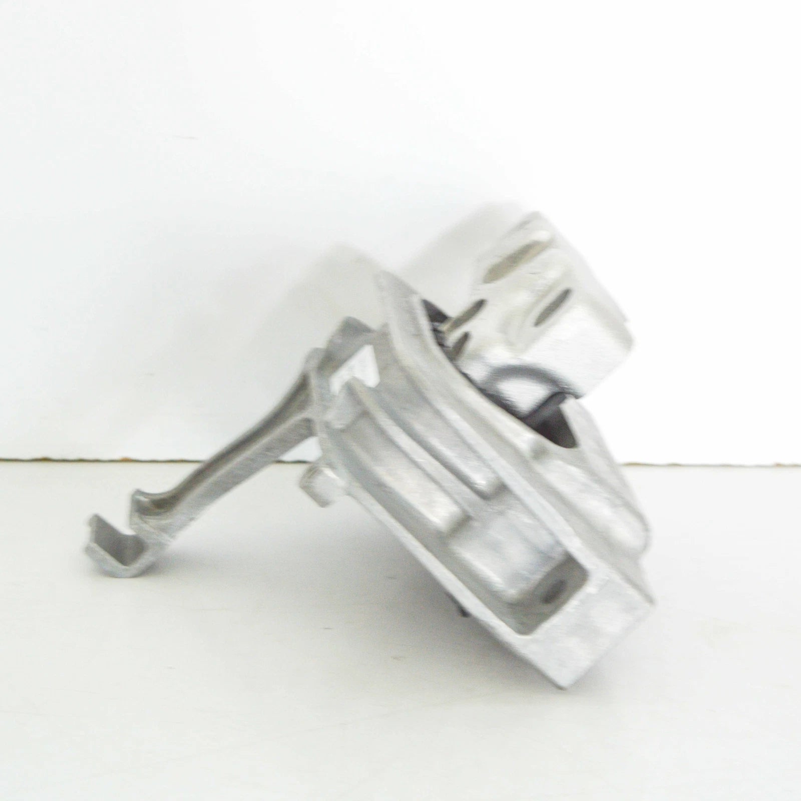 NEW VOLKSWAGEN GOLF MK7 RIGHT SIDE ENGINE MOUNT 5WA199262E