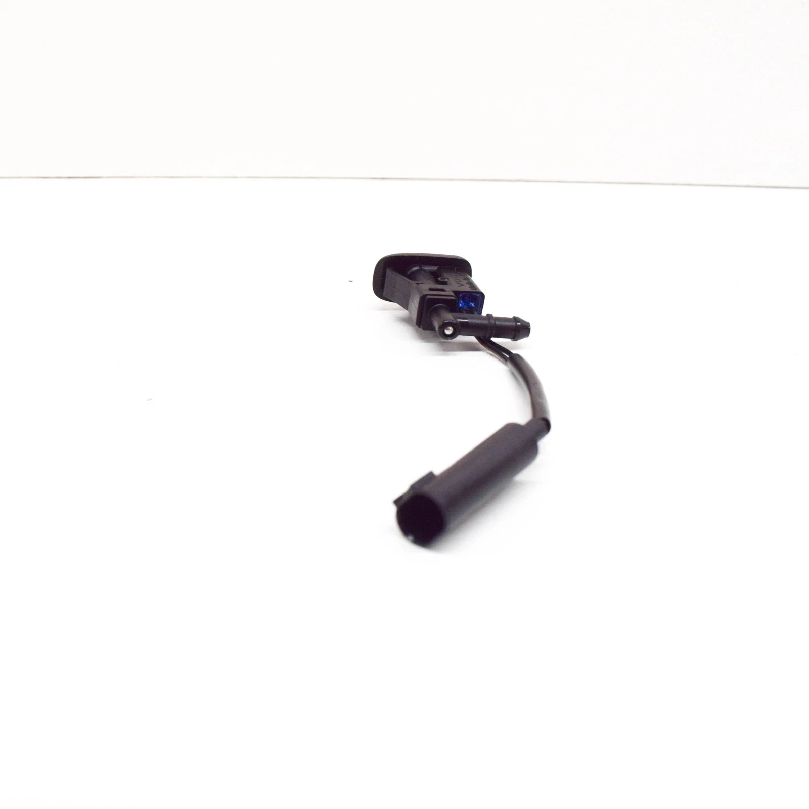 NEW BMW E88 X3 E83 X5 E53 WINDSHIELD WASHER NOZZLE HEATED 61667110851 7110851