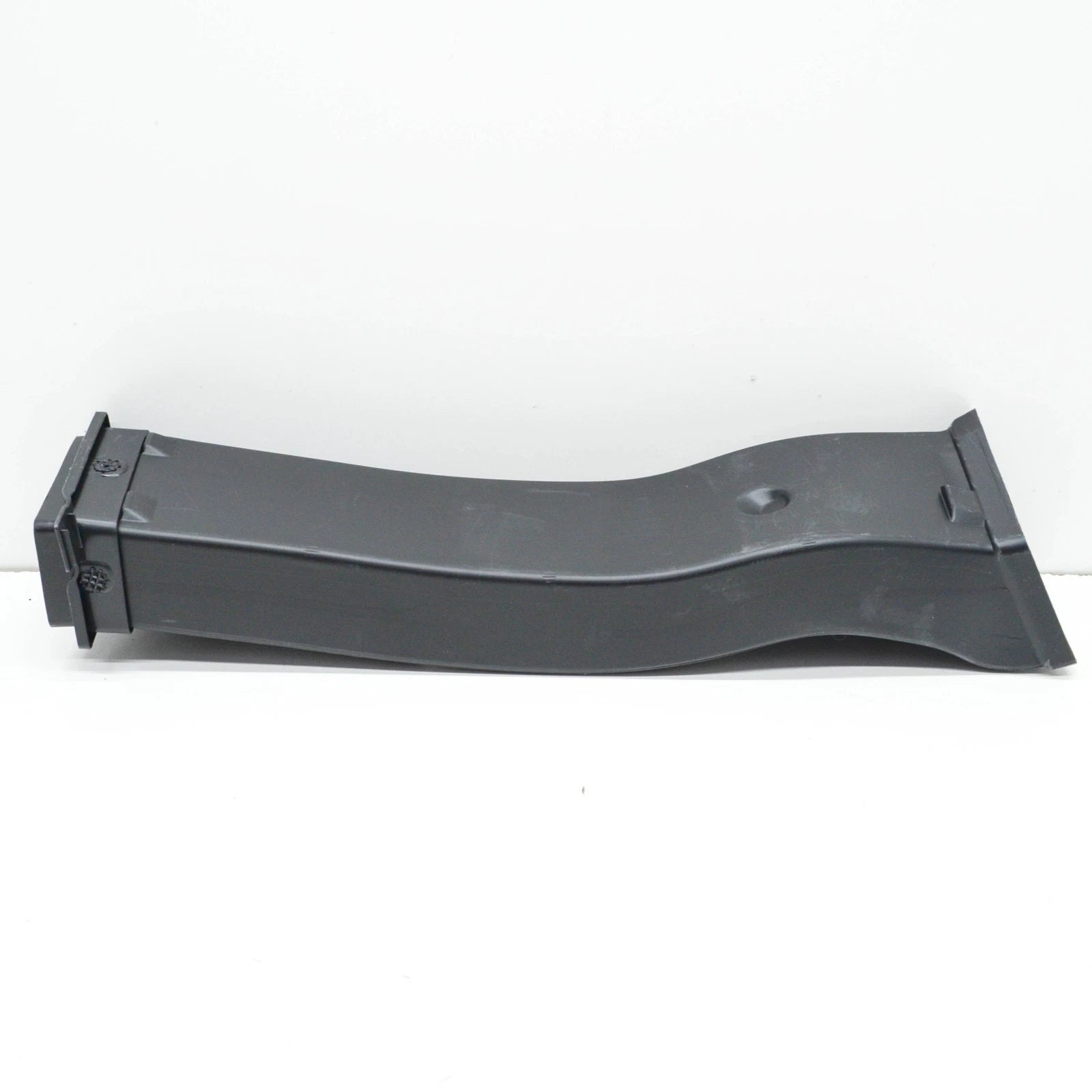 NEW BMW I8 I12 FRONT RIGHT RADIATOR SUPPORT AIR DUCT 51747336226 7336226