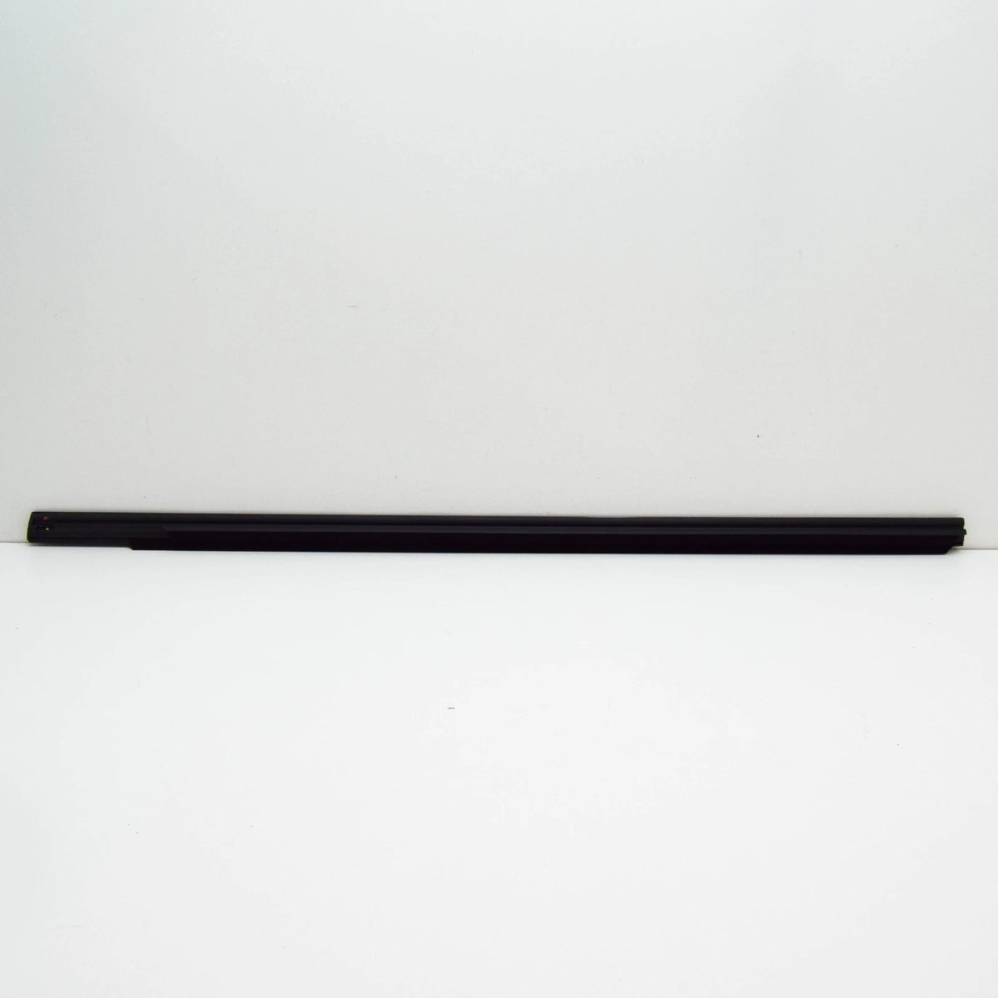 NEW MB E W212 FRONT RIGHT DOOR WINDOW OUTER SEALING RAIL A2127250465 ORIGINAL